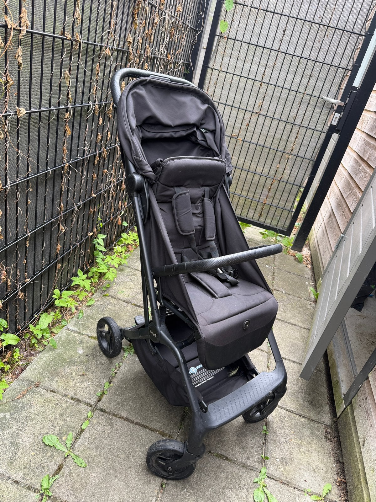 Buggy || zwart || Qute, Ophalen, Zo goed als nieuw