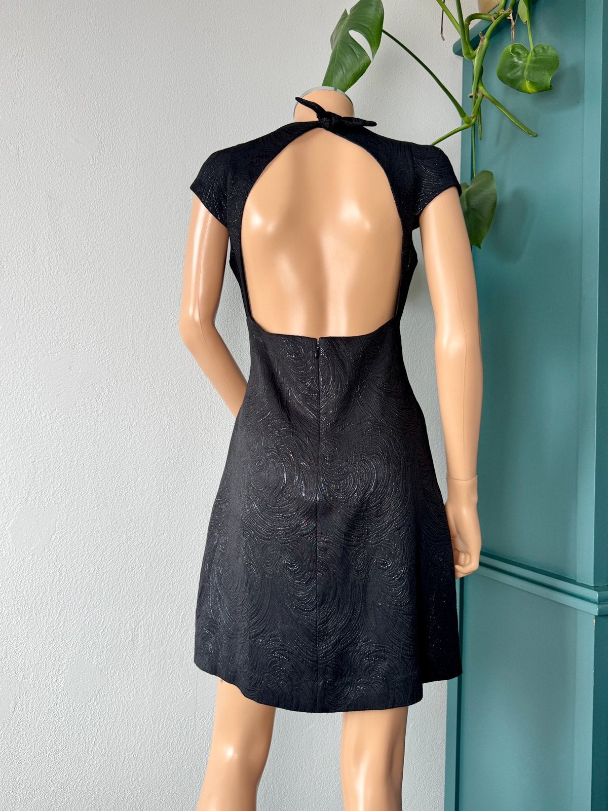 MANGO jurk maat L - zilver - open rug - zwart, Kleding | Dames, Gelegenheidskleding, Maat 38/40 (M), Mango, Zwart, Cocktailjurk