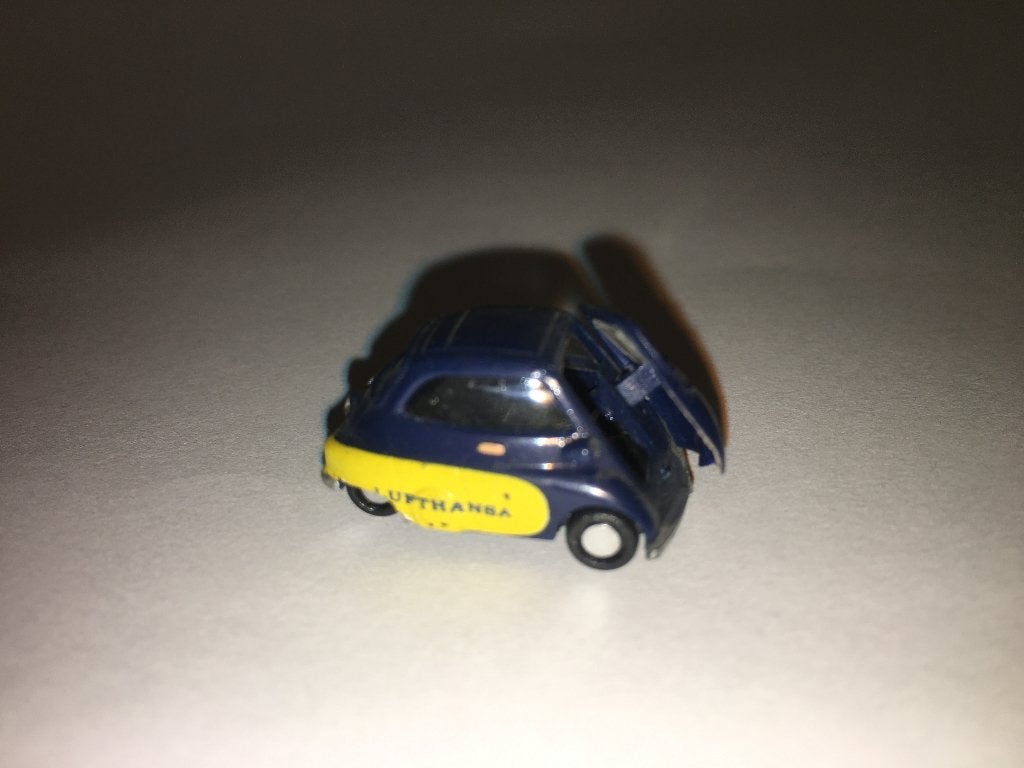 2x BMW - zilvergijze BMW M1 Herpa + BMW Isetta Lufthansa IMU, Ophalen of Verzenden, Bus of Vrachtwagen, Herpa