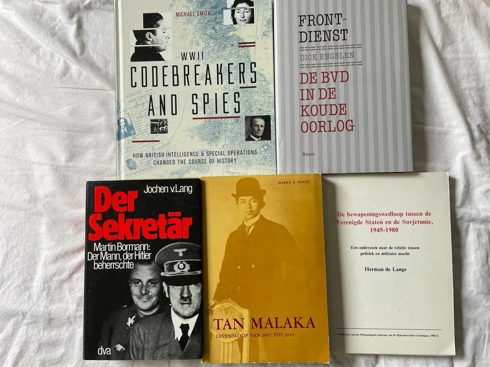 Vijf boeken over hete en koude oorlog, Ophalen of Verzenden, Tweede Wereldoorlog, Gelezen