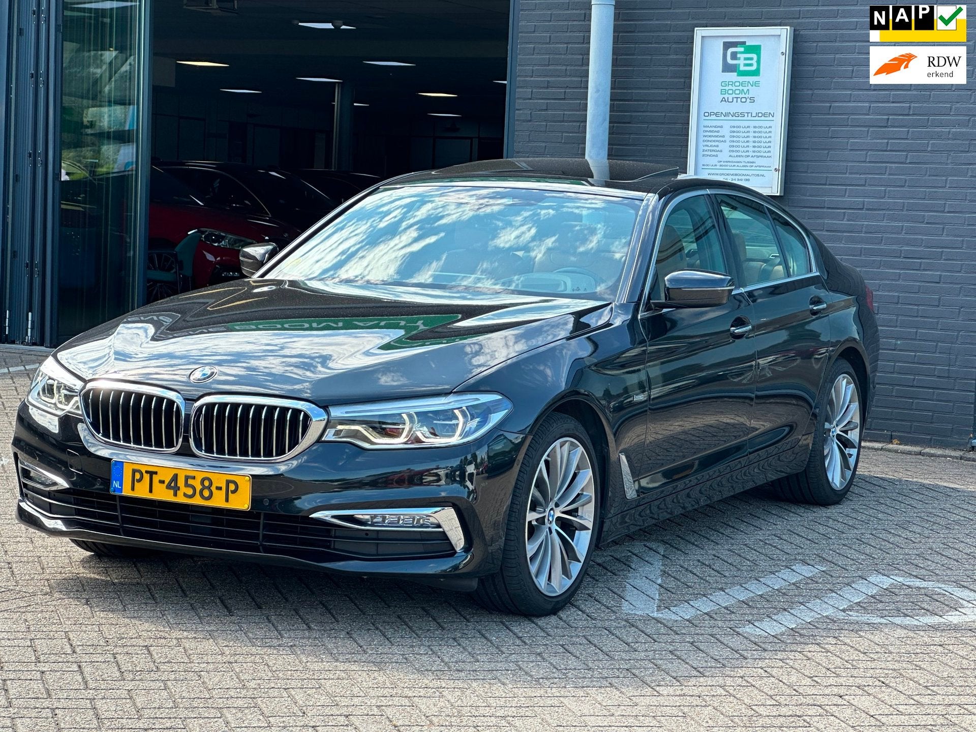 BMW 5-serie 520d High Executive/PANO-DAK/CAMERA/LEDER/NAVI/N, Auto's, Automaat, Achterwielaandrijving, Euro 6, Bedrijf
