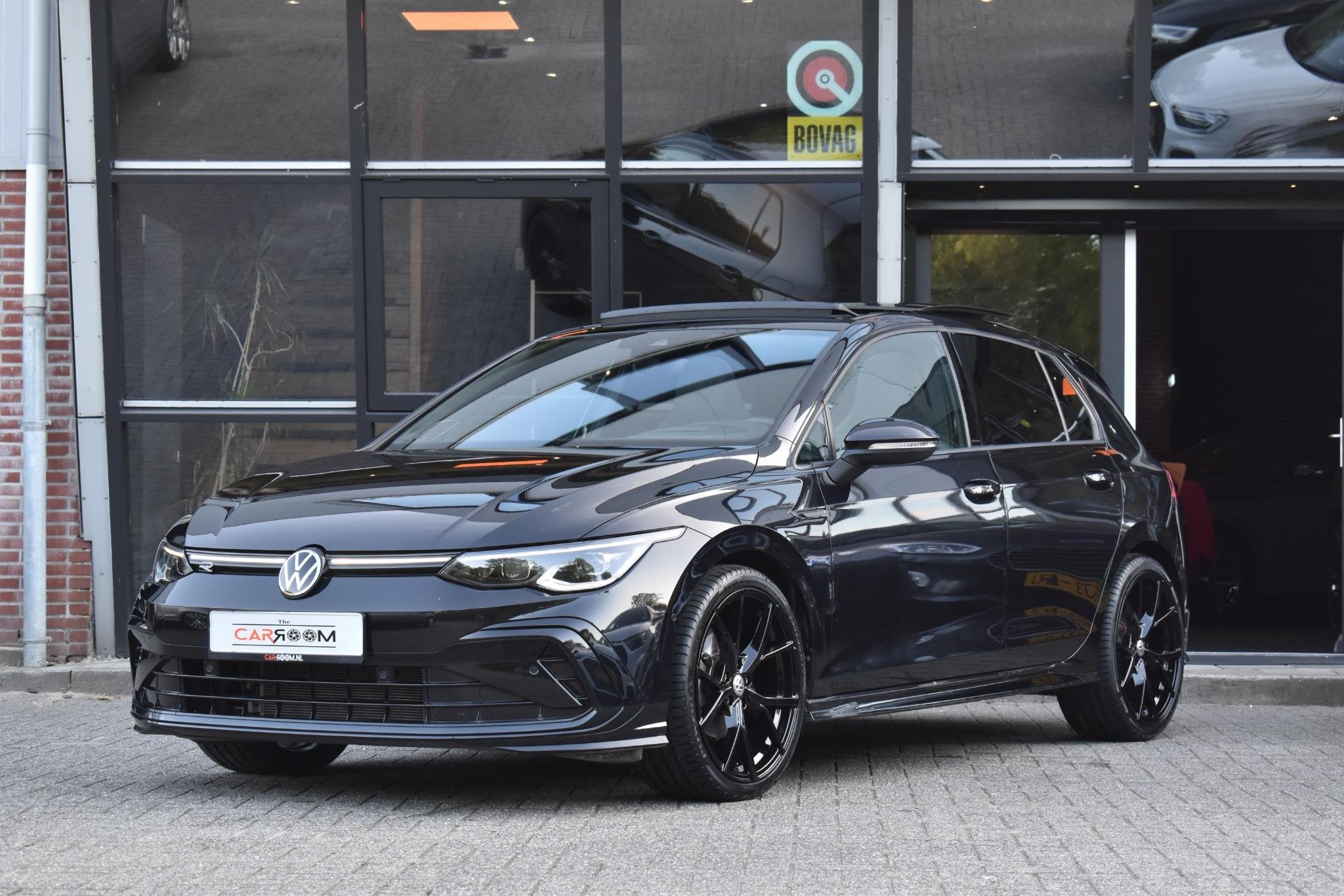 Volkswagen Golf 1.5 eTSI R-Line Pano HUD IQ H/K Lane Keyless, Auto's, Dealer onderhouden, Stof, 4 cilinders, Zwart