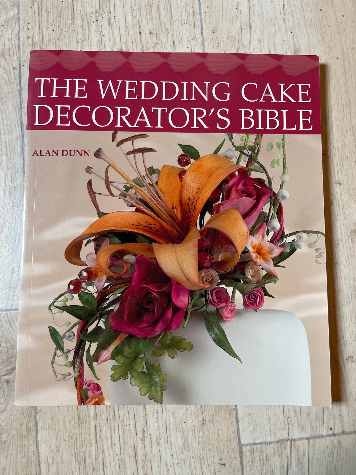 The Wedding Cake Decorator's Bible - Alan Dunn, Ophalen of Verzenden, Zo goed als nieuw, Overige gebieden, Taart, Gebak en Desserts