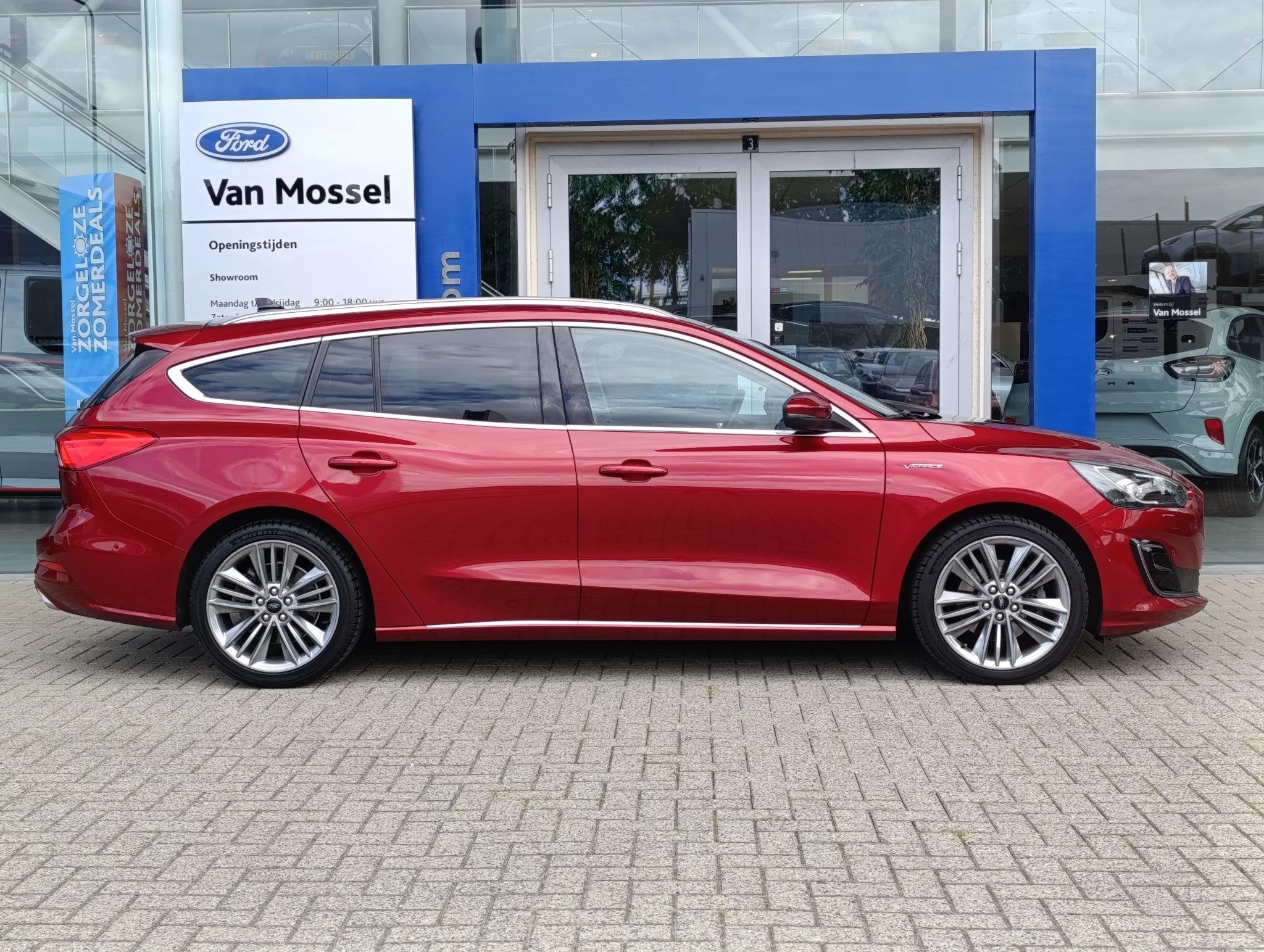 Ford Focus Wagon 1.0 EcoBoost Vignale | FULL OPTIONS! | Pano, 12 maanden, Gebruikt, Euro 6, Leder en Stof