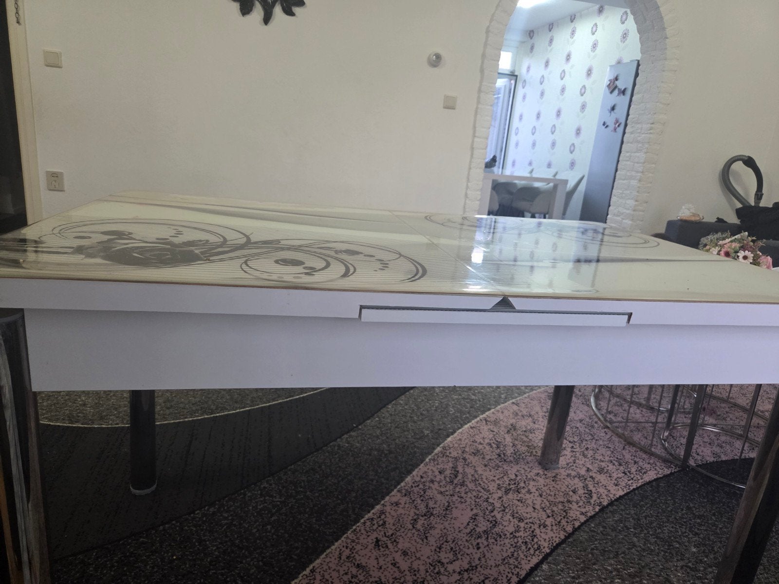 Uitschuifbare eettafel met modern design, Ophalen, Overige materialen, Gebruikt, 100 tot 150 cm