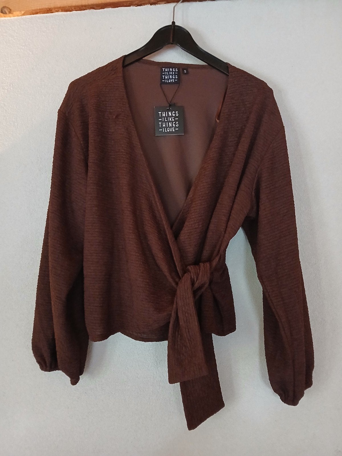 TILTIL Mila Wrap Top Bruin Maat S, Bruin, Nieuw, Ophalen of Verzenden, Lange mouw