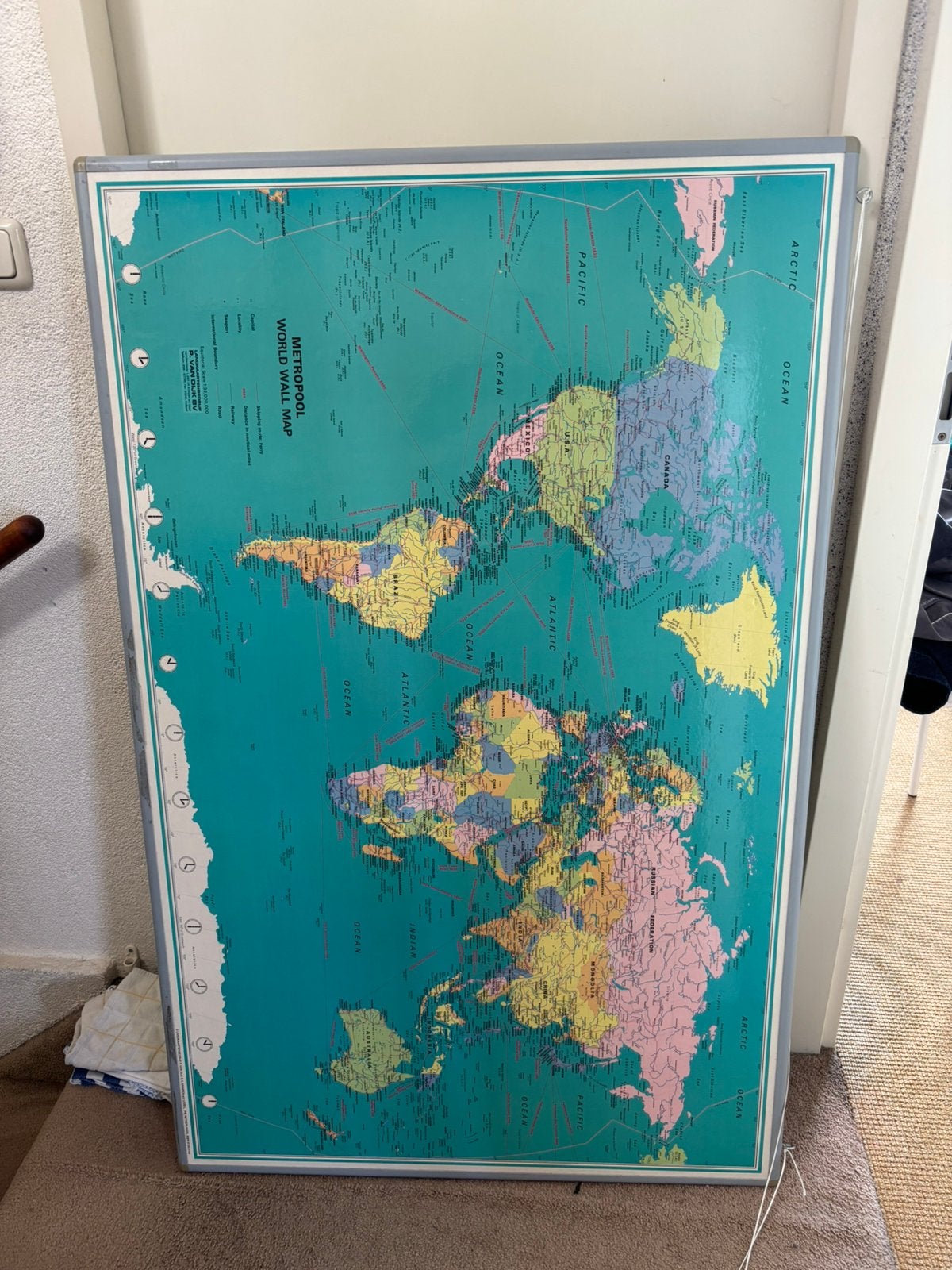 Grote wereldkaart (bord), Ophalen, Aardrijkskunde