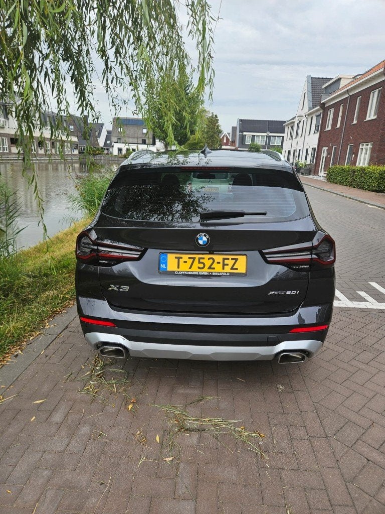 BMW X3 Xdrive20i 184pk Aut 2022 Grijs, Zwart, 4 cilinders, 2000 kg, Leder