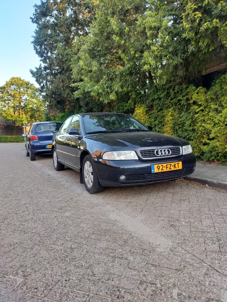 Audi A4 B5 1.6, Stof, Blauw, A4, 1200 kg
