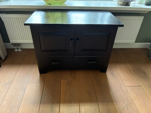 Zwart grenen kastje, Ophalen, Gebruikt, 1 of 2 laden, 50 tot 100 cm