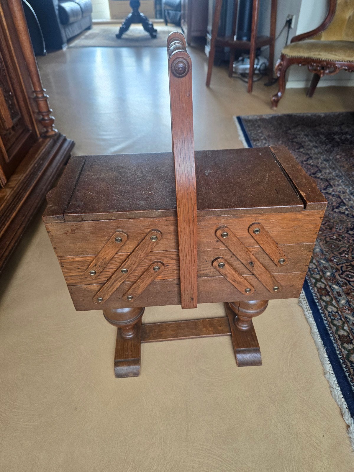 Antieke houten naaidoos met uitschuifbare vakken, Antiek en Kunst, Ophalen
