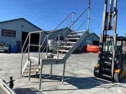 Rvs trap  met bordes en leuningen, Ophalen, Gebruikt, Trap, 2 tot 4 meter