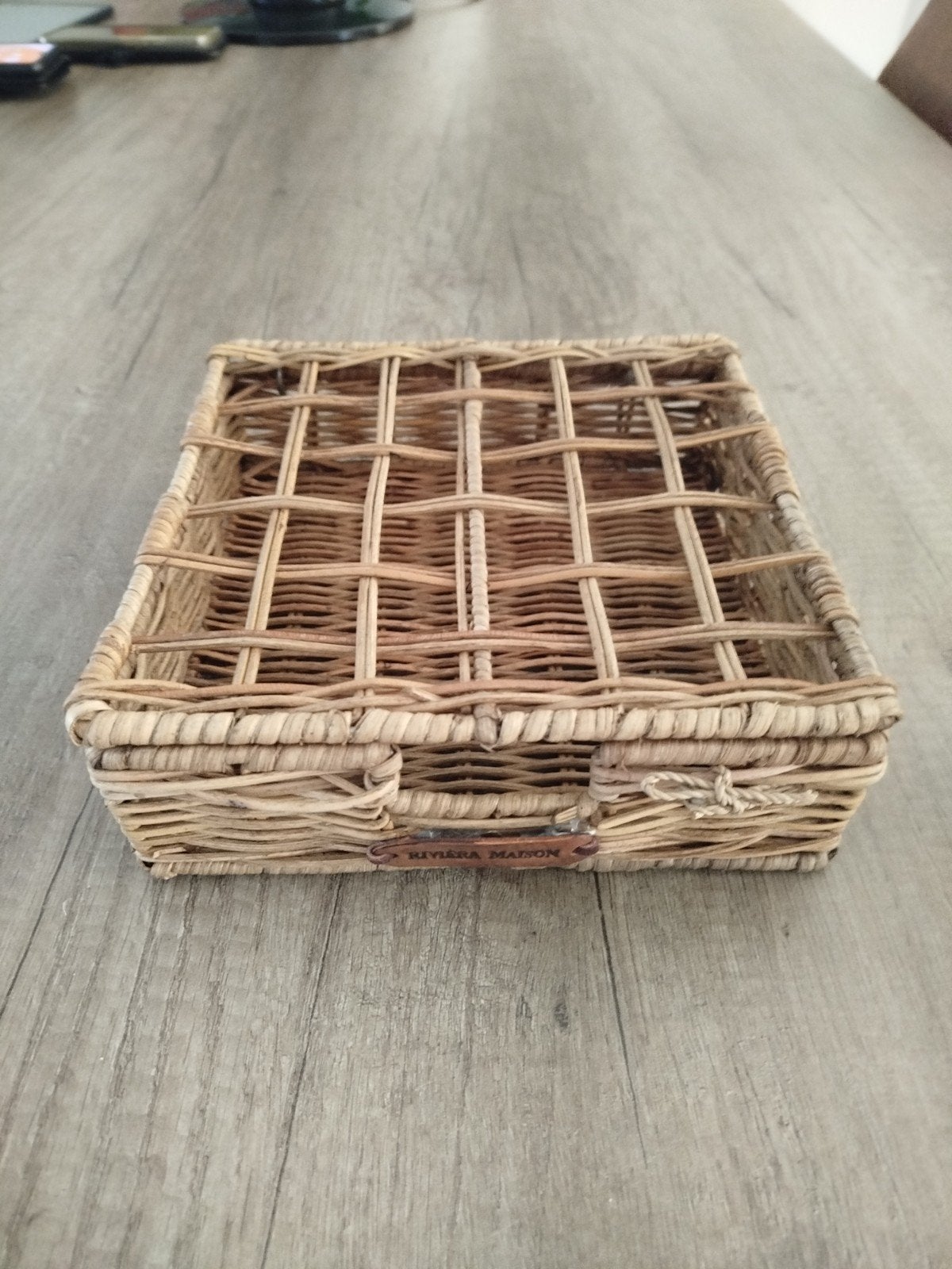 Riviera maison rattan houder, Huis en Inrichting, Woonaccessoires | Schalen en Manden, Ophalen of Verzenden, Zo goed als nieuw