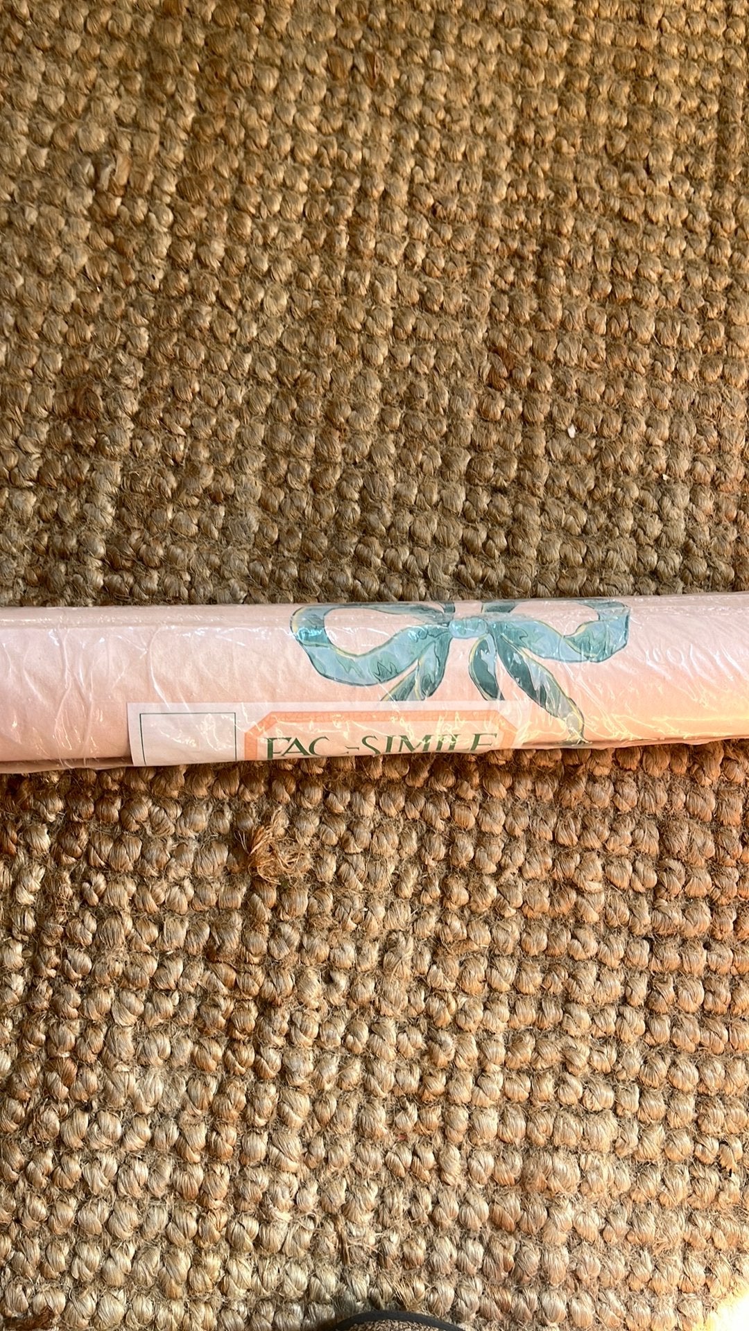 Rol behang roze met groene strikken, Ornamentaal, Overige merken, Ophalen of Verzenden, Roze