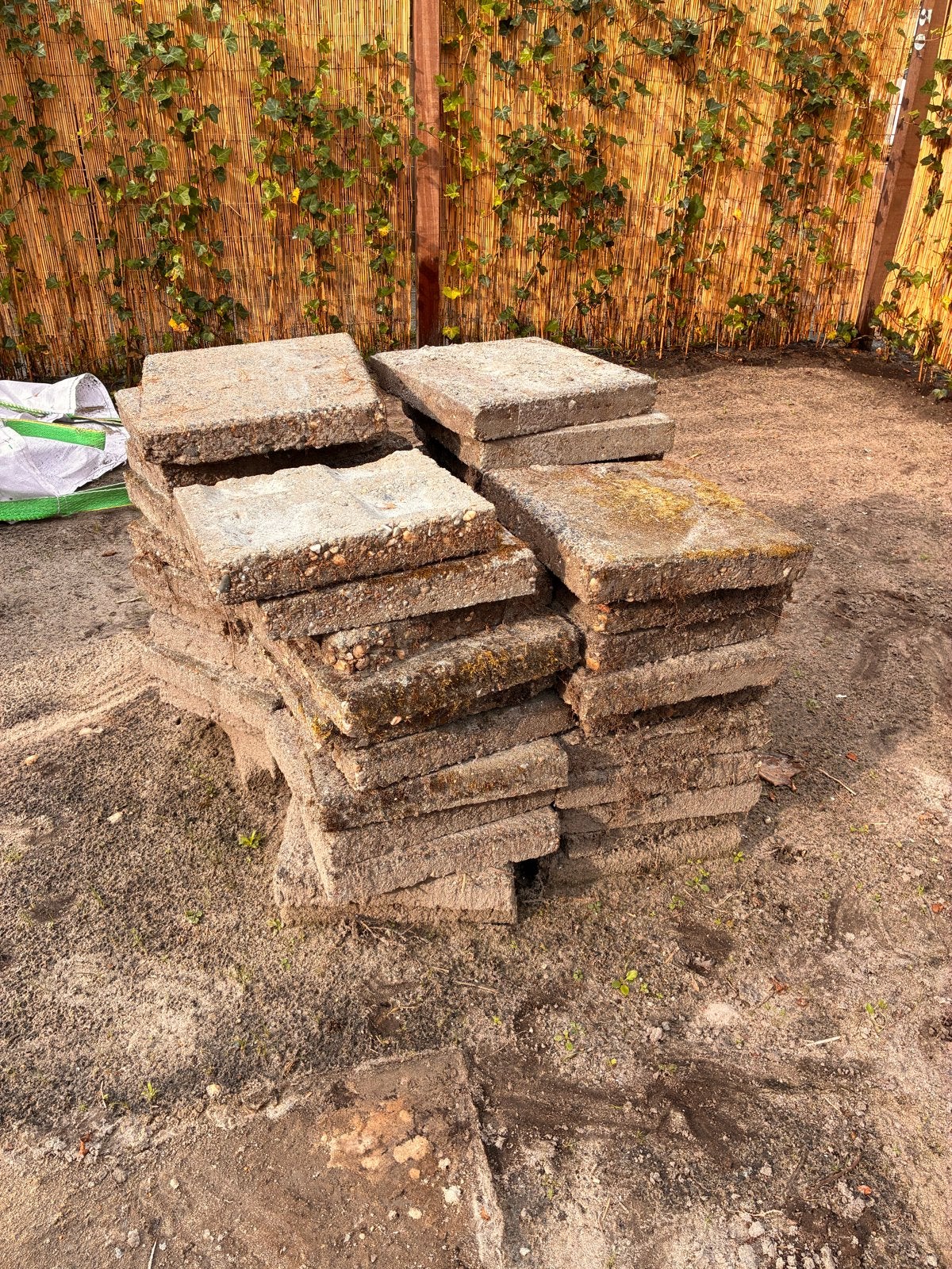 Gebruikte betontegels 30x30 cm 44 stuks, Tuin en Terras, Tegels en Klinkers, Ophalen, Gebruikt, Minder dan 5 m², Beton