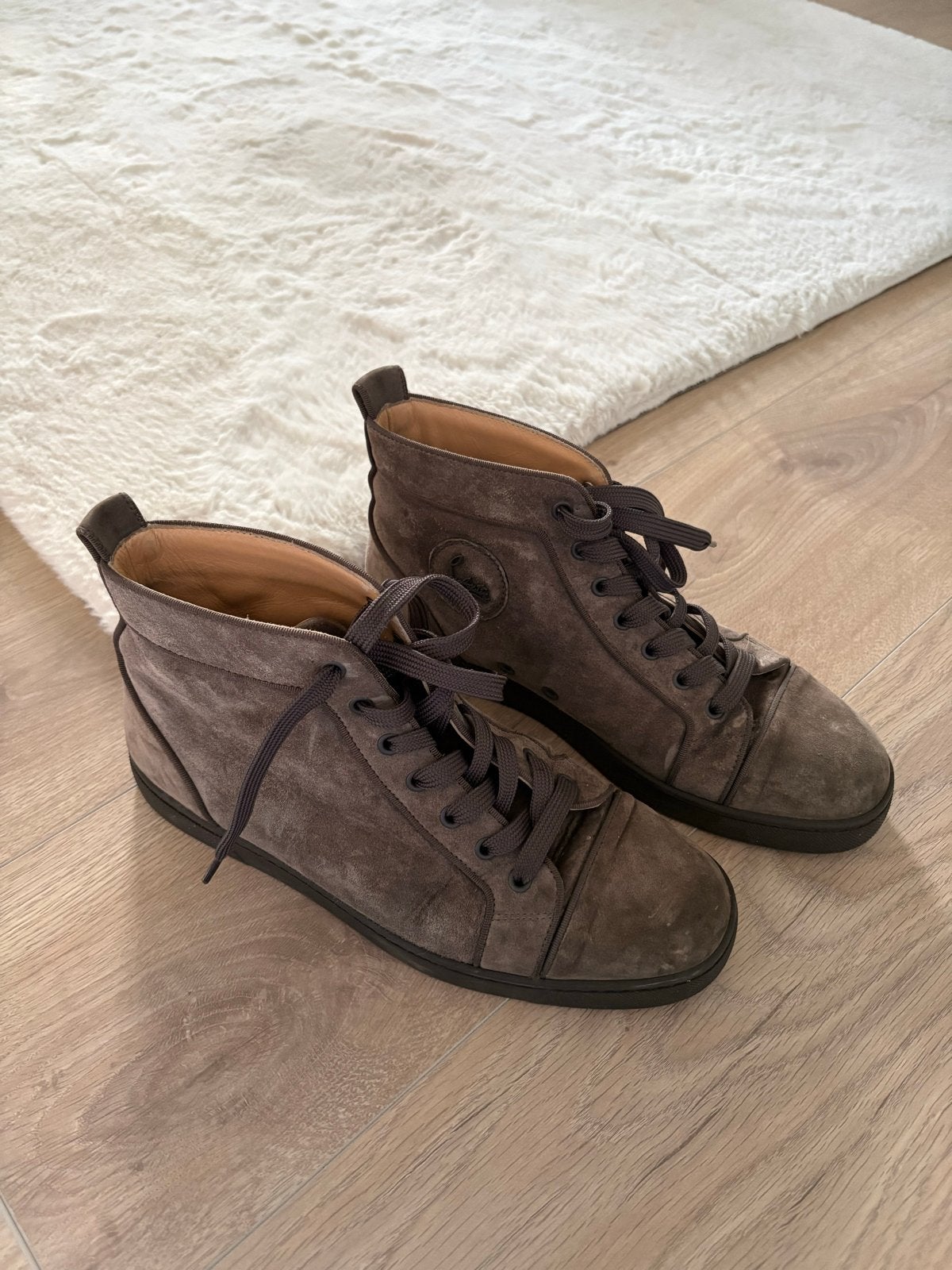 Christian Louboutin Sneakers - Bruin Suède, Kleding | Dames, Schoenen, Ophalen, Gedragen, Bruin, Sneakers of Gympen