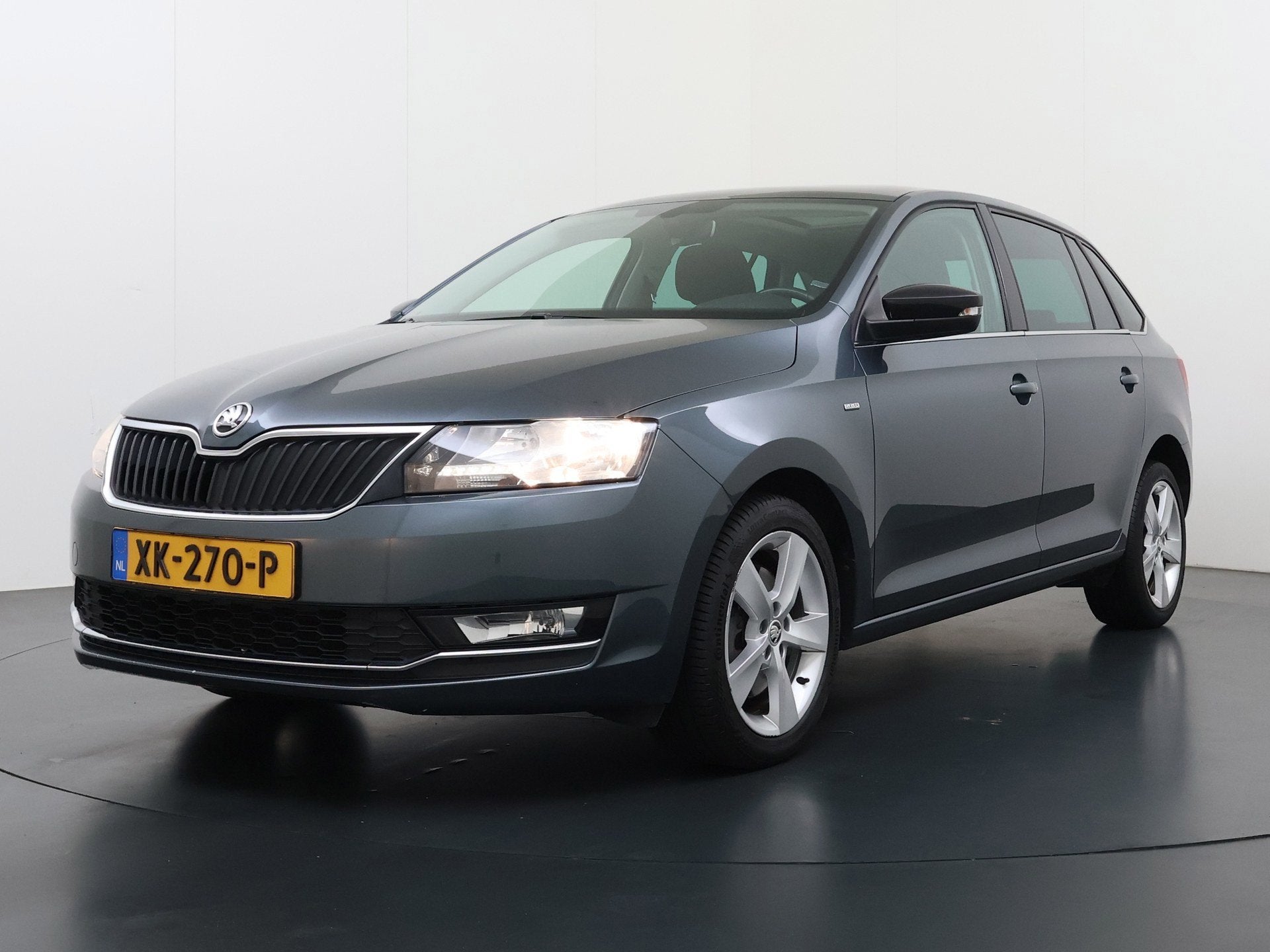 Skoda Rapid Spaceback 1.0 TSI Clever Automaat, Panodak., Auto's, Stof, Gebruikt, Met garantie (alle), 610 kg