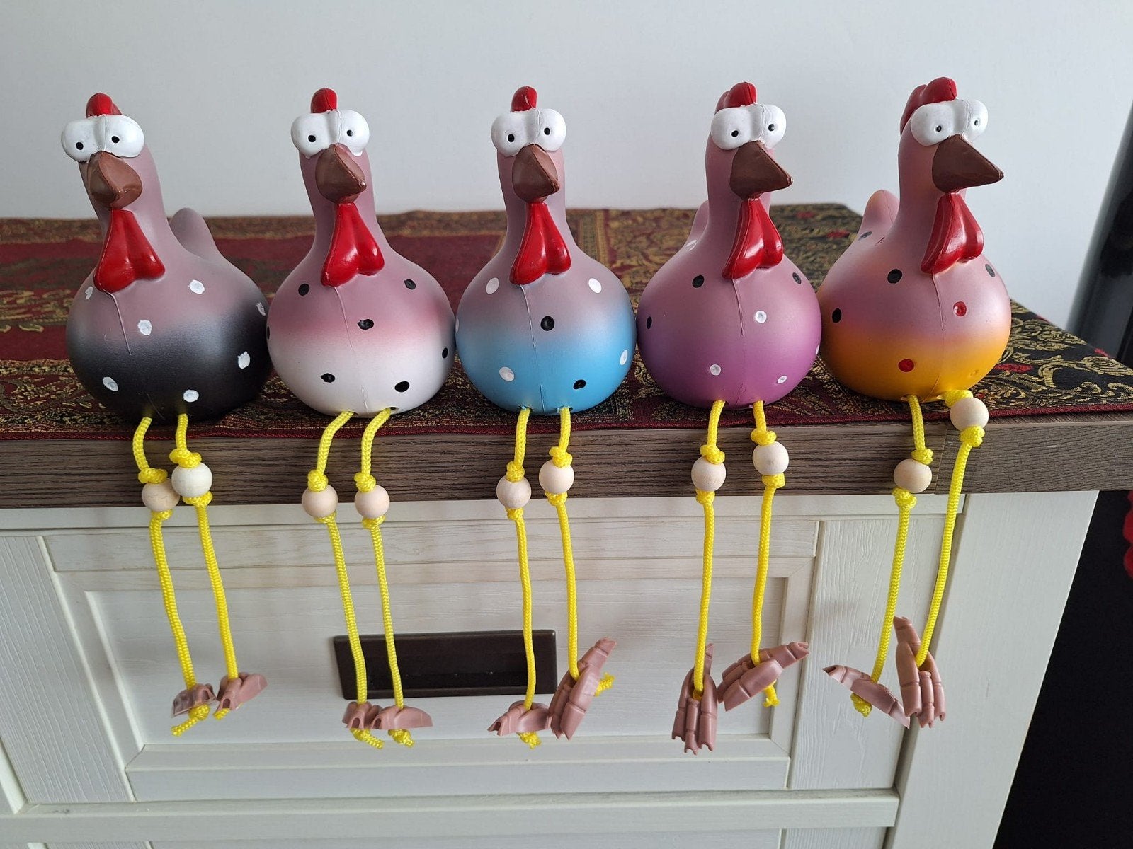 5 vrolijke kippen decoratie met bungelpoten, Meerkleurig, Overige stijlen, Nieuw, Kunststof