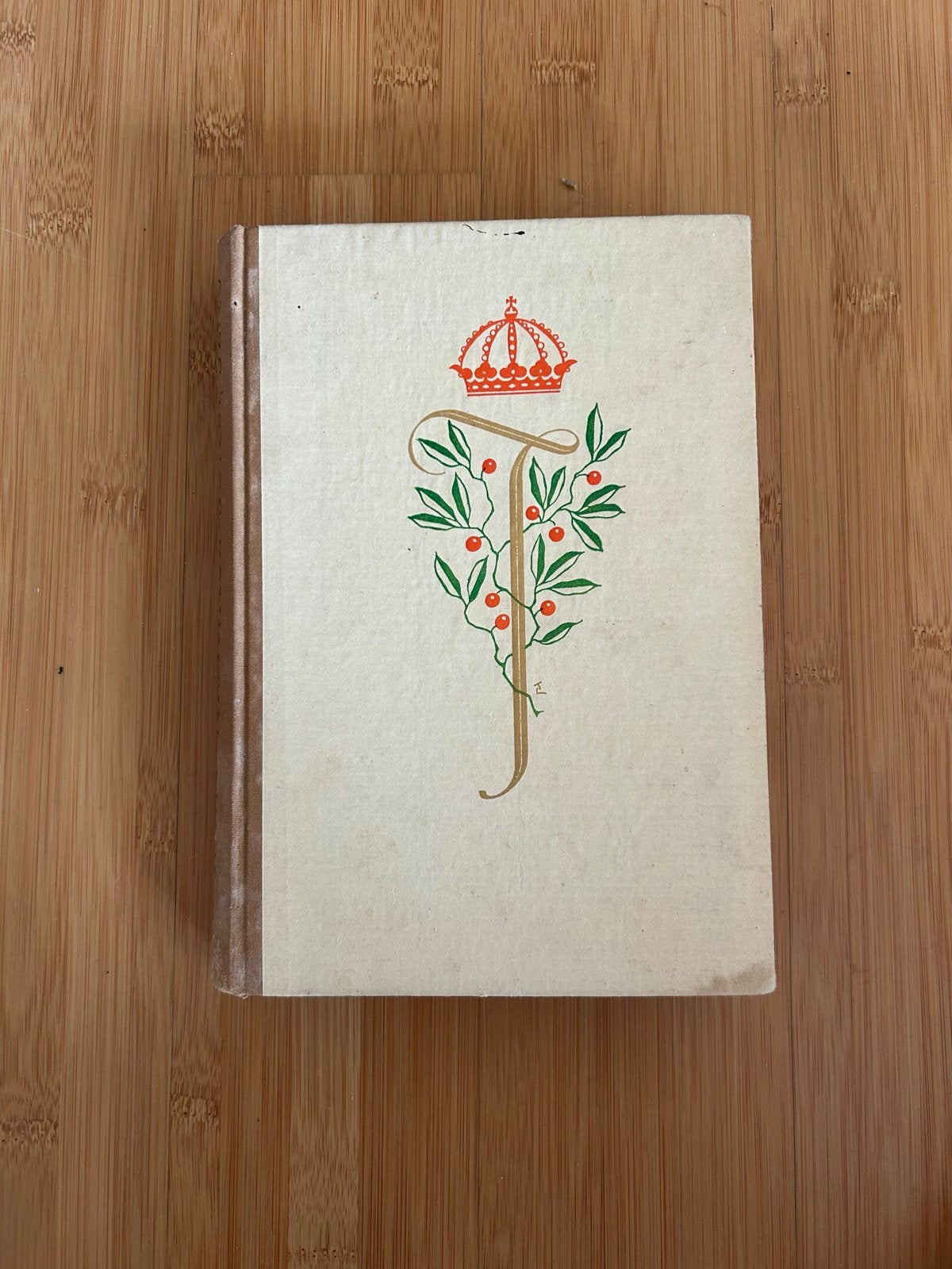 Onze Jonge Koningin Thuis - Juliana's jeugd (1948), Boeken, Ophalen of Verzenden, Gelezen, Politiek