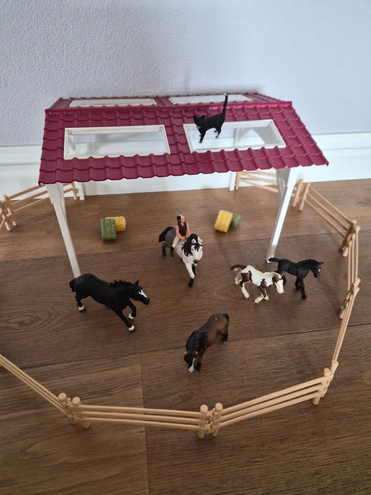 Schleich paardenstal met paarden en accessoires, Ophalen of Verzenden, Zo goed als nieuw, Jongen of Meisje