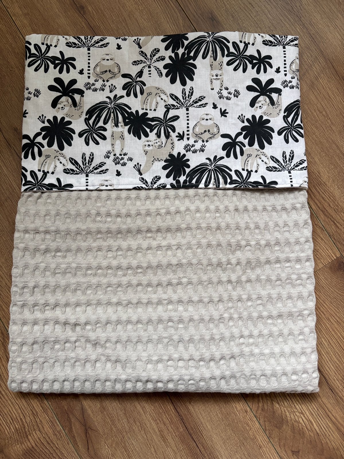 Nieuw Wiegdekentje met luiaards, Ophalen of Verzenden, Nieuw, Deken