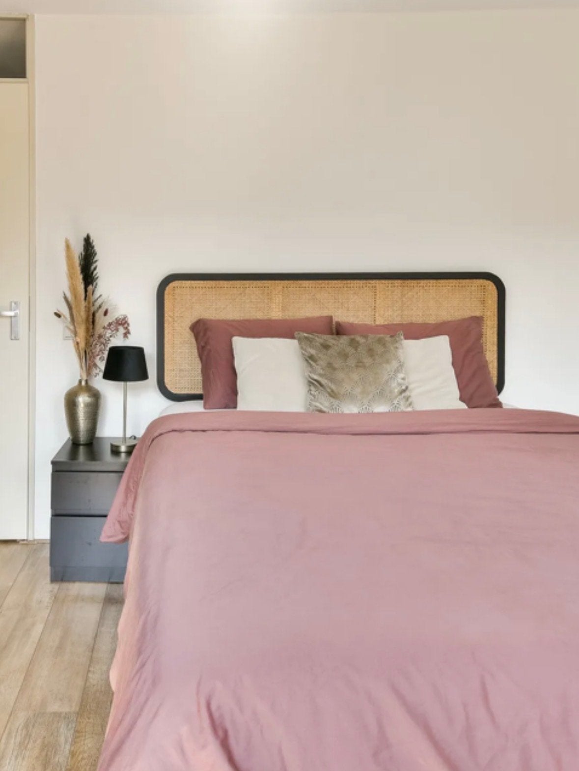 Complete slaapkamer set: bed, matras, nachtkastje, beddengoe, Huis en Inrichting, Ophalen, Bruin, Tweepersoons, Zo goed als nieuw