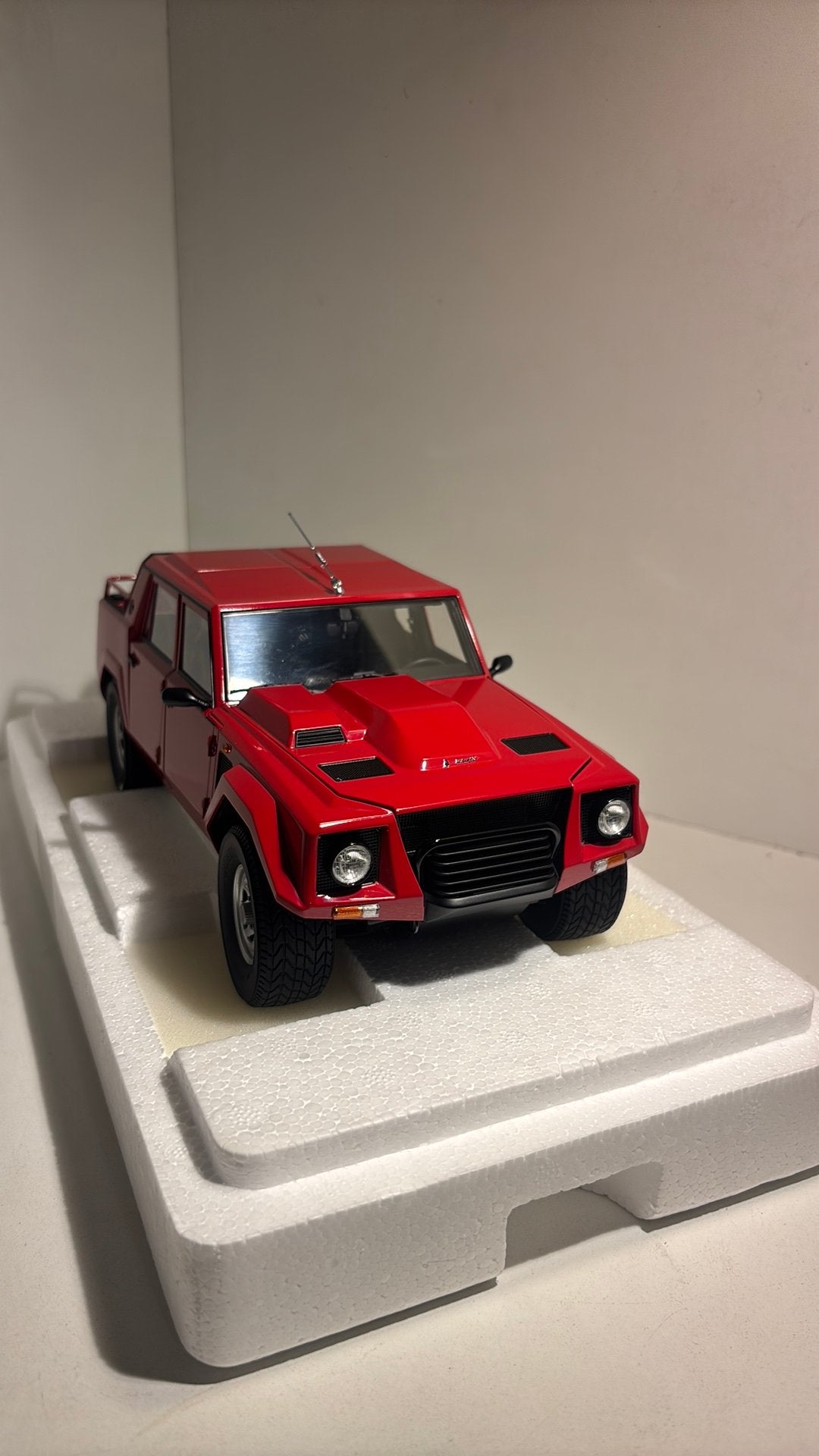 Lamborghini lm002 red autoart 1.18, Ophalen of Verzenden, Autoart, A, A