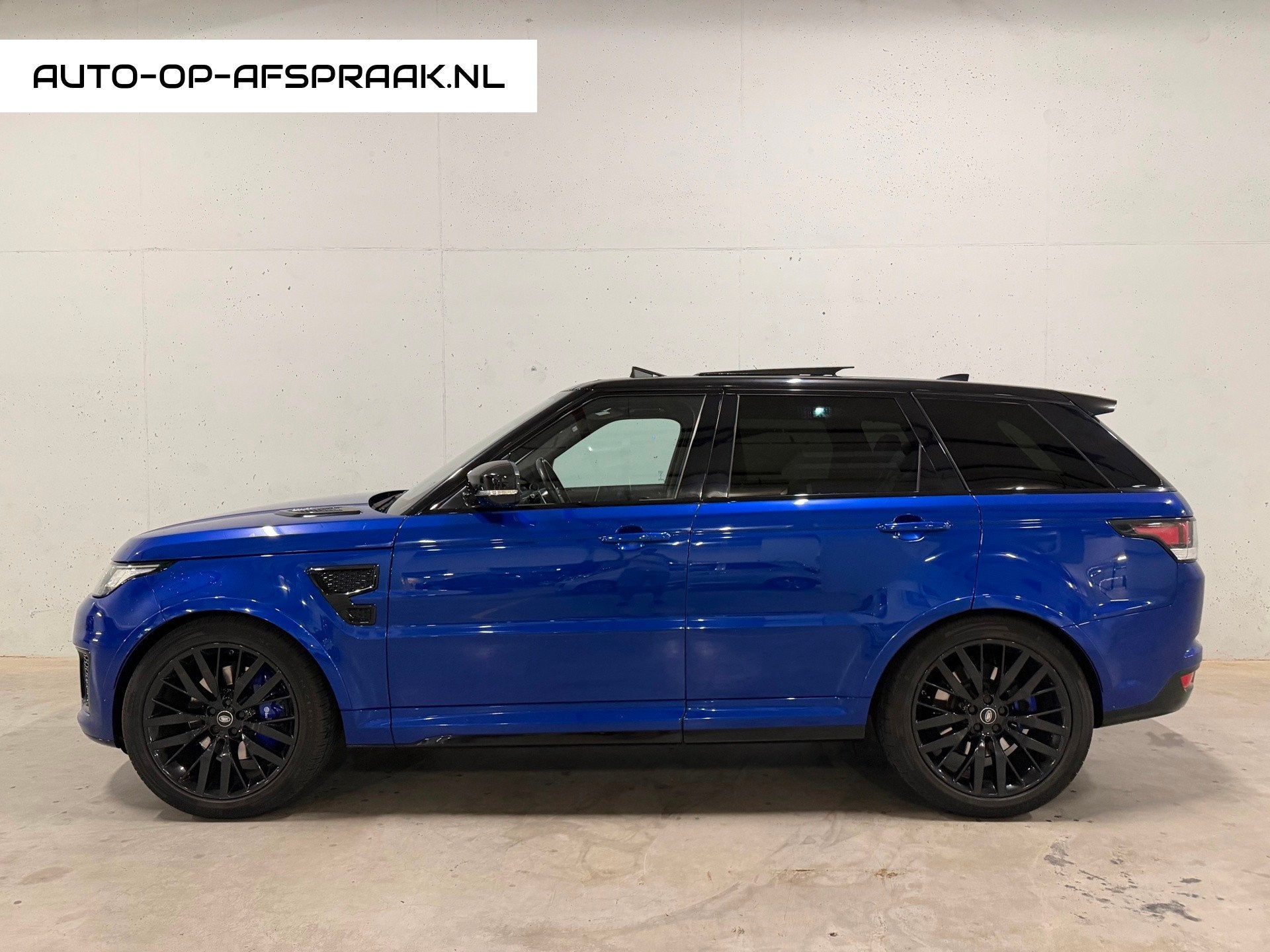 Land Rover Range Rover Sport 5.0 V8 Supercharged SVR Pano Ap, Auto's, Land Rover, Automaat, Gebruikt, Blauw, 3000 kg