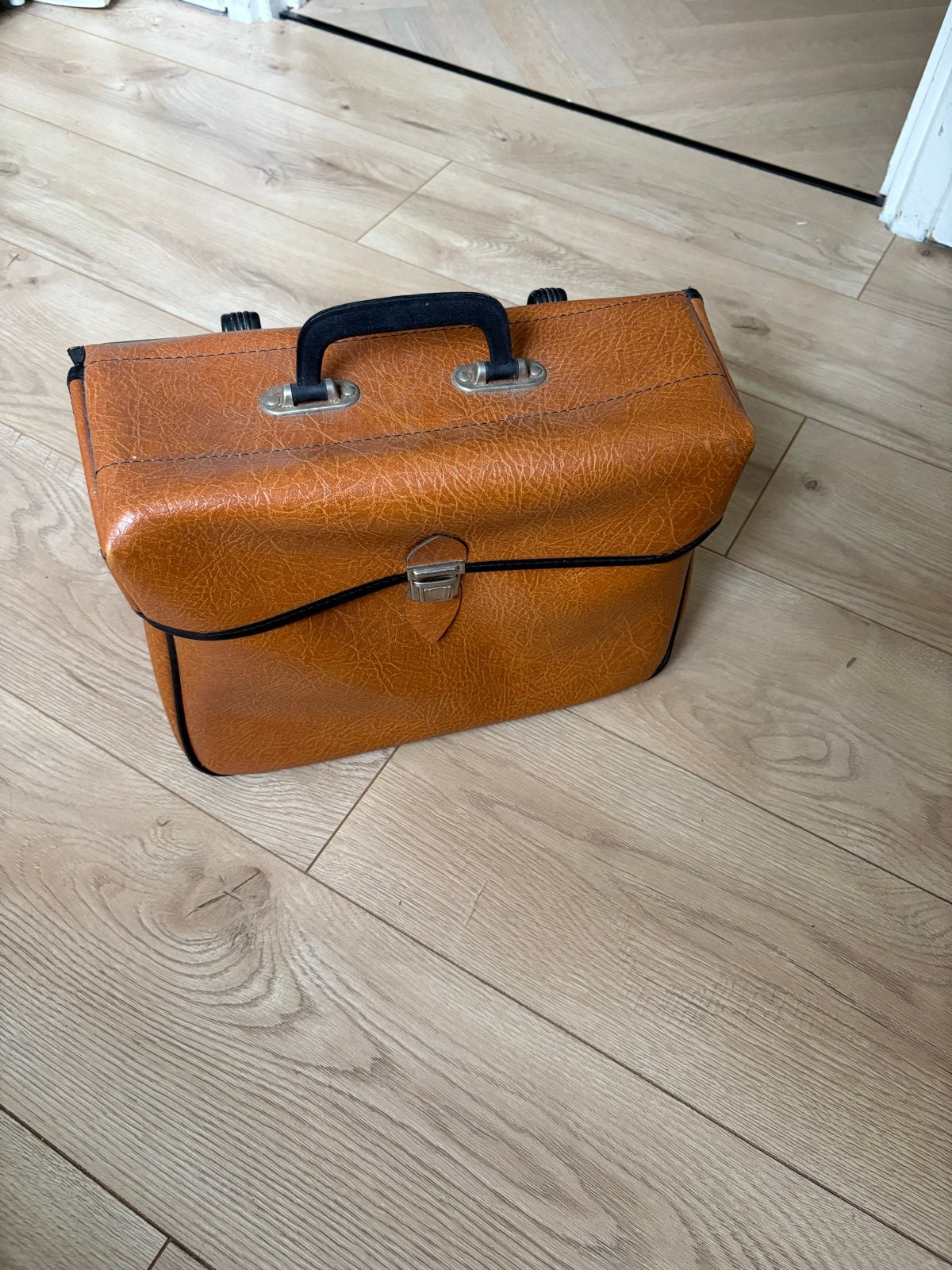 Vintage leren fietstas in prima staat, Overige materialen, Gebruikt, 50 tot 60 cm, Slot