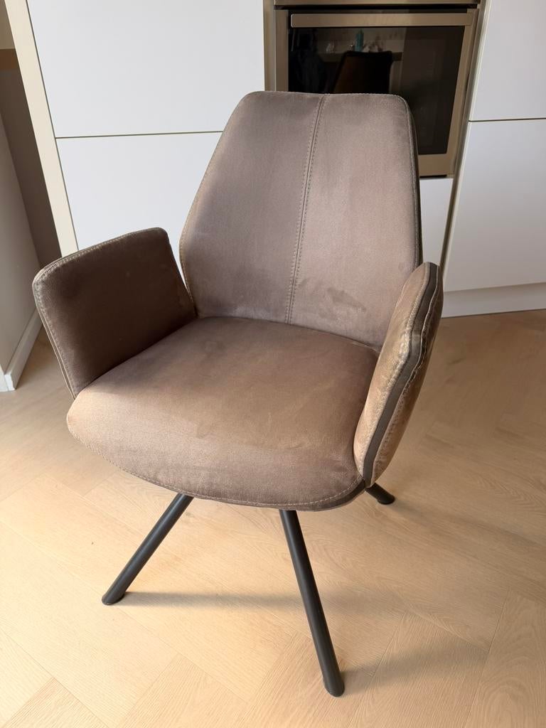 2 stuks XOOON eetkamerstoelen | alcantara-stijl stof, Ophalen, Twee, Bruin, Zo goed als nieuw