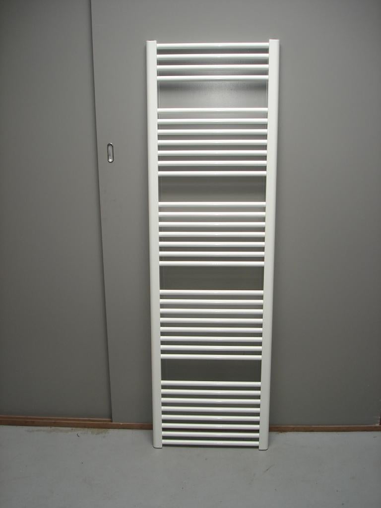 Badkamer radiator 45 cm breed x 169 cm hoog in het wit 766W, Nieuw, Ophalen of Verzenden, Wit, Metaal