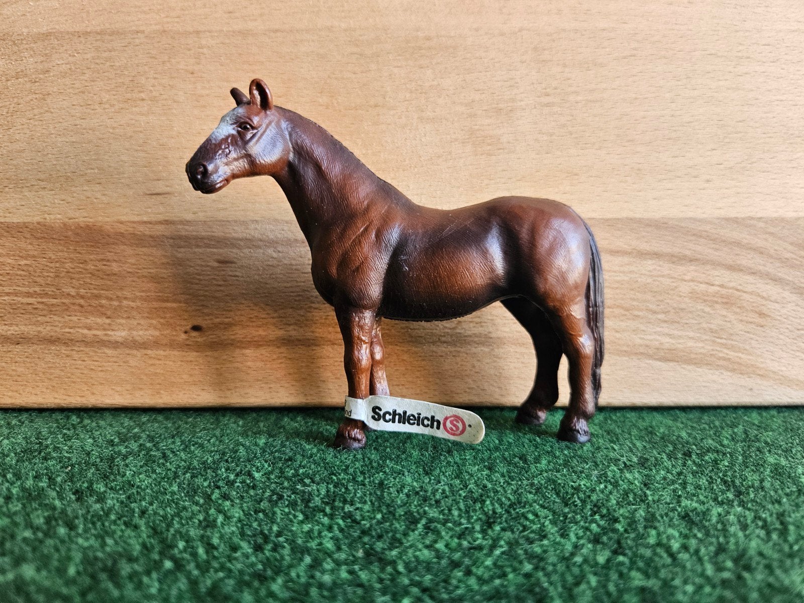 Schleich 13227 Hannoveraan merrie met vaantje, Ophalen of Verzenden, Zo goed als nieuw, Paard, Beeldje of Figuurtje