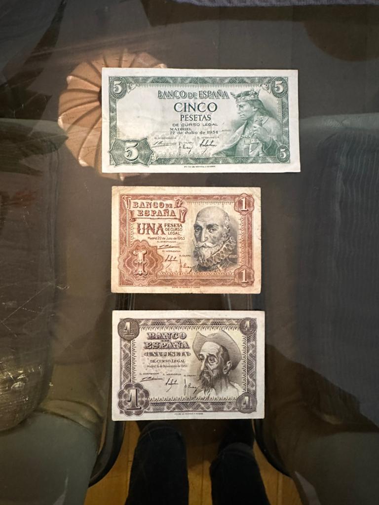 1 bankbiljet van 5 pesetas en 2 verschillende van 1 peseta, Postzegels en Munten, Ophalen of Verzenden, Spanje, Los biljet