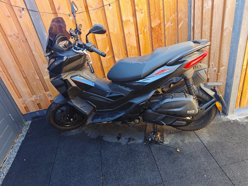 Aprilia SR GT 200 – Te koop, Fietsen en Brommers, Ophalen, Overige modellen, Maximaal 45 km/u, Zo goed als nieuw