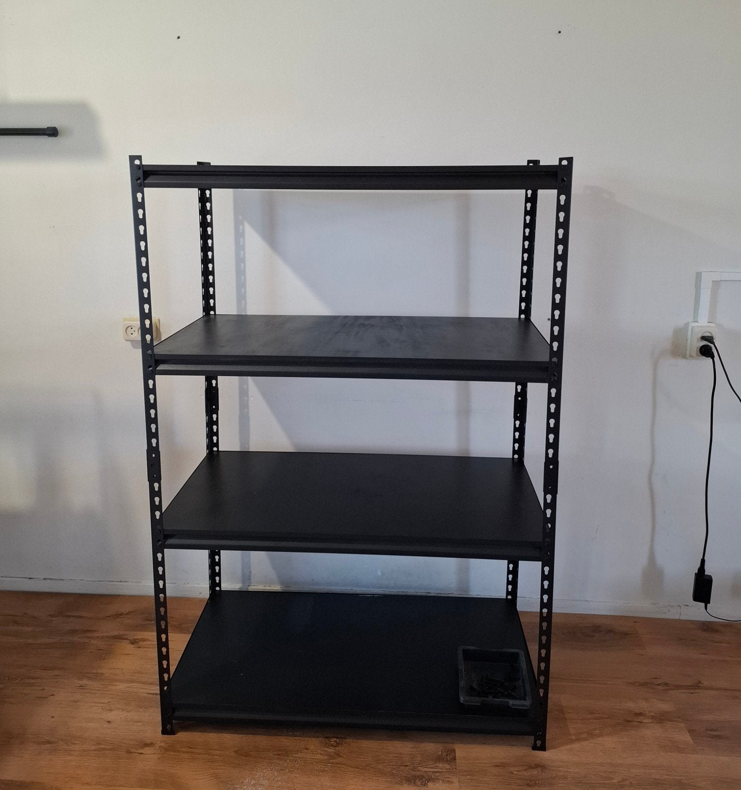 Metalen stelling met houten planken, Ophalen, Gebruikt