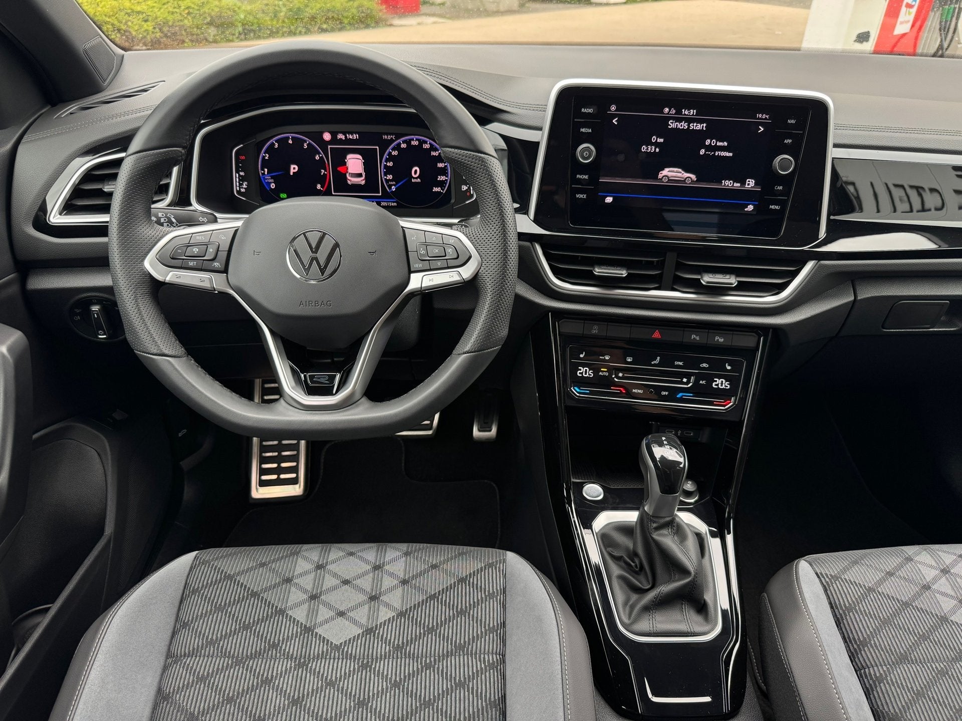 Volkswagen T-ROC 1.5 TSI 150pk R-Line|IQ LIGHT|Keyless|Winte, Auto's, Dealer onderhouden, Stof, 4 cilinders, 150 pk