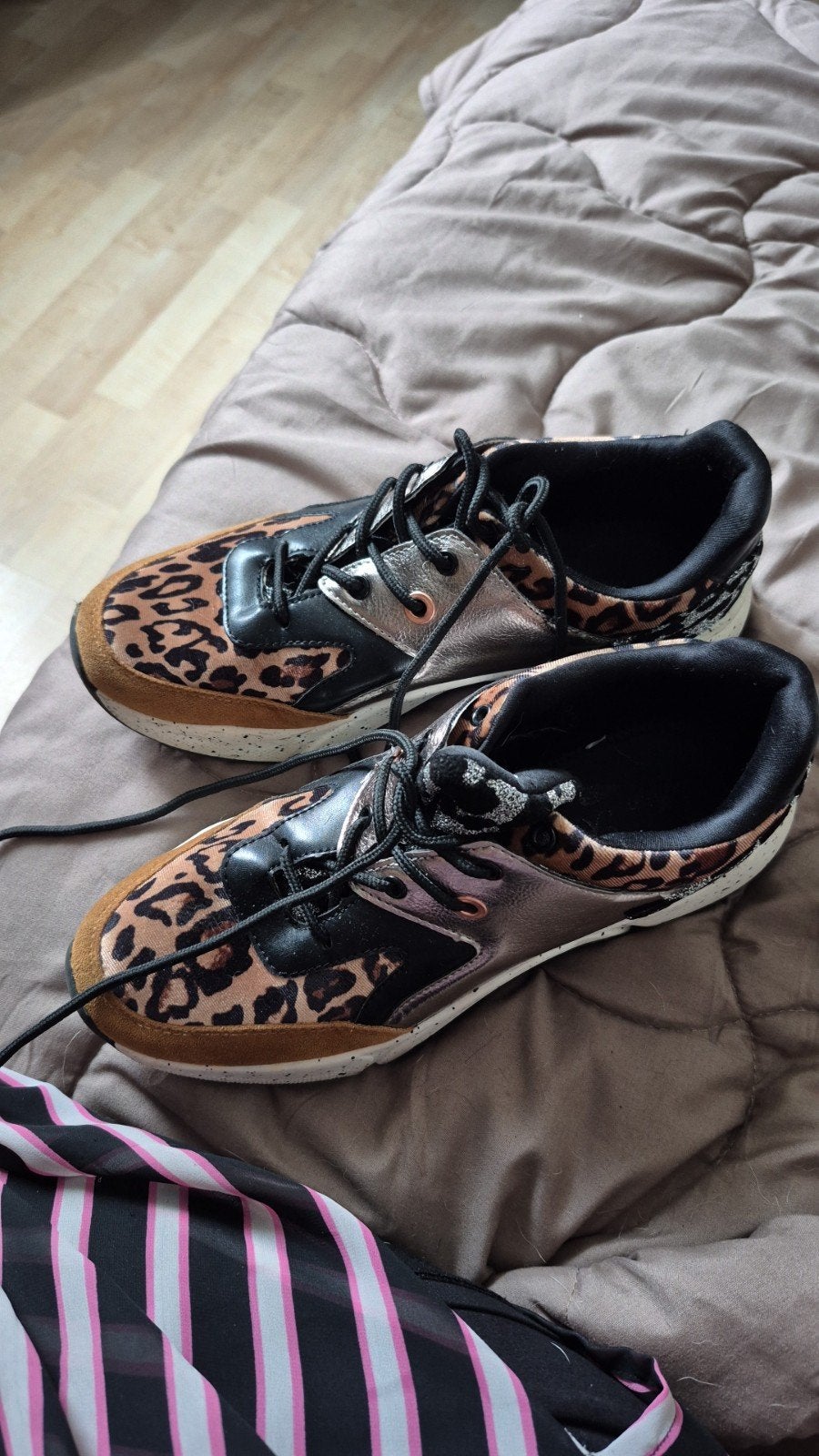 stevige gympen maat 39, Ophalen of Verzenden, Zo goed als nieuw, Sneakers of Gympen
