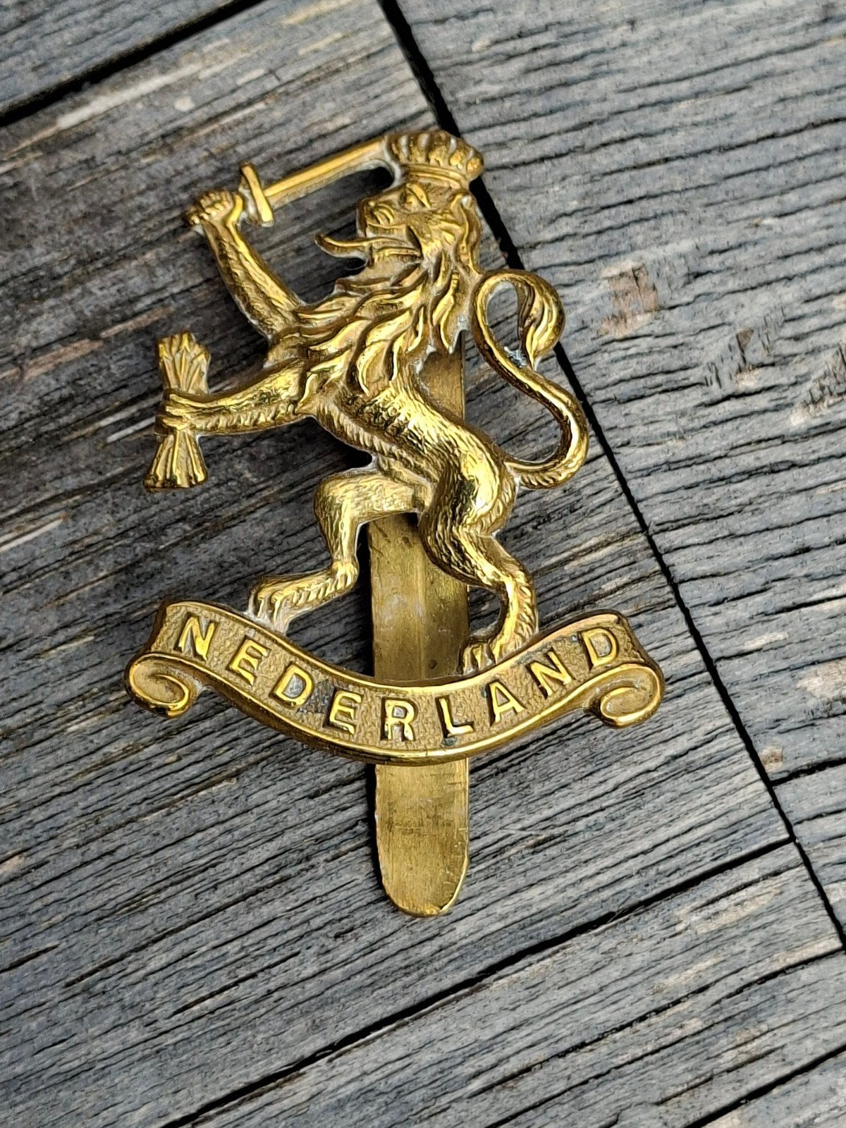 PIB "Nederland" pet embleem gemaakt in Londen WO2, Verzamelen, Militaria | Tweede Wereldoorlog, Ophalen of Verzenden, Landmacht