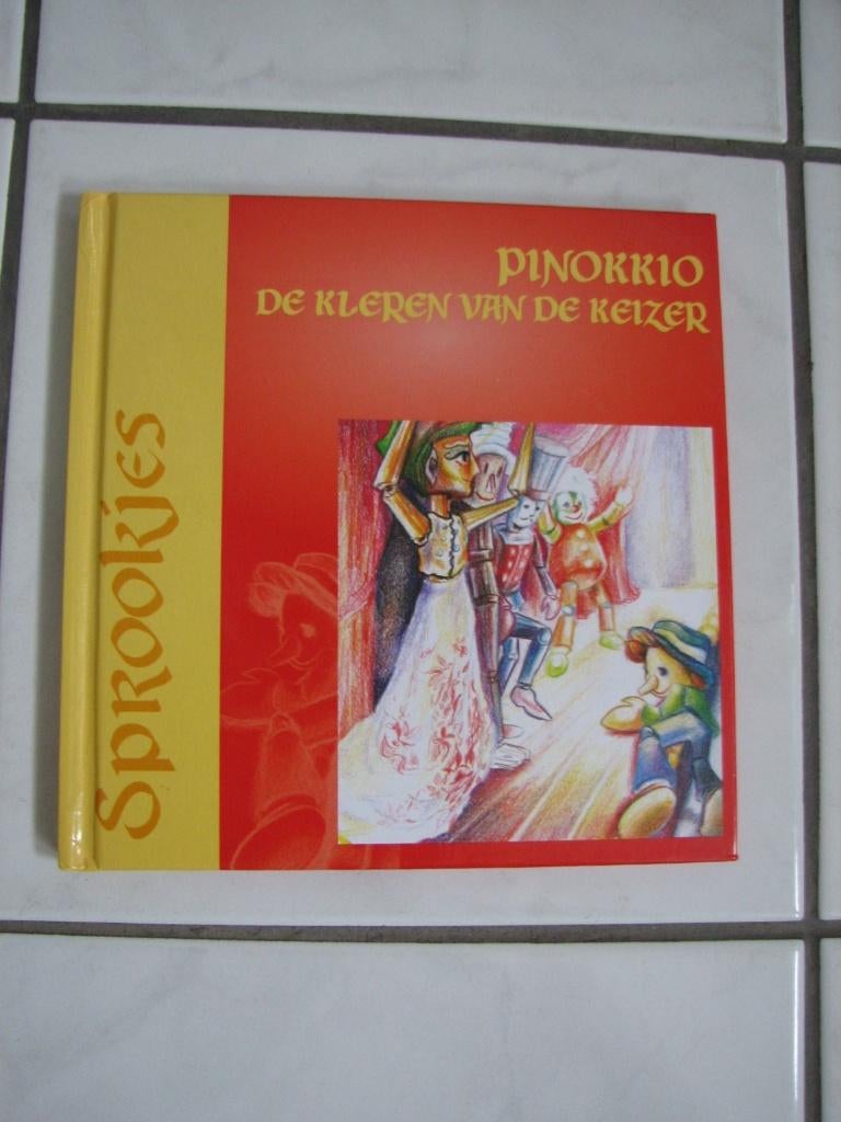 PINOKKIO, de Kleren van de Keizer, Ophalen of Verzenden, Zo goed als nieuw, Fictie algemeen