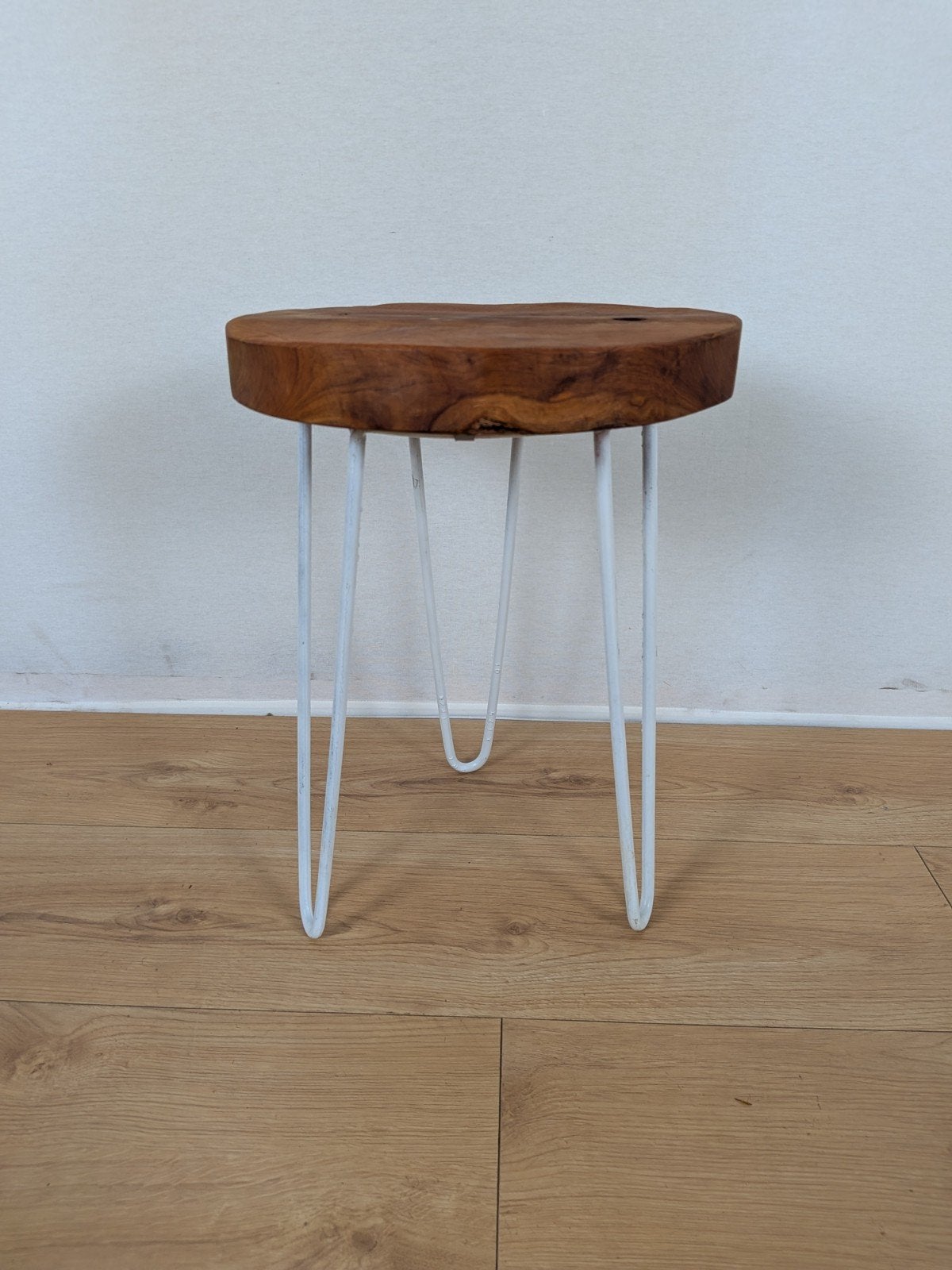 Massief Houten Bijzettafel / Krukje – Boomstam – Hairpin, Huis en Inrichting, Gebruikt, Onbekend, Ophalen of Verzenden, Onbekend