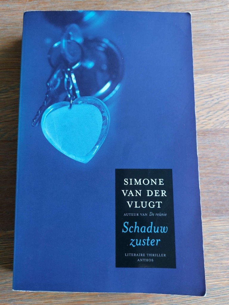 Simone van der Vlugt - Schaduwzuster, Ophalen of Verzenden, Zo goed als nieuw, Simone van der Vlugt