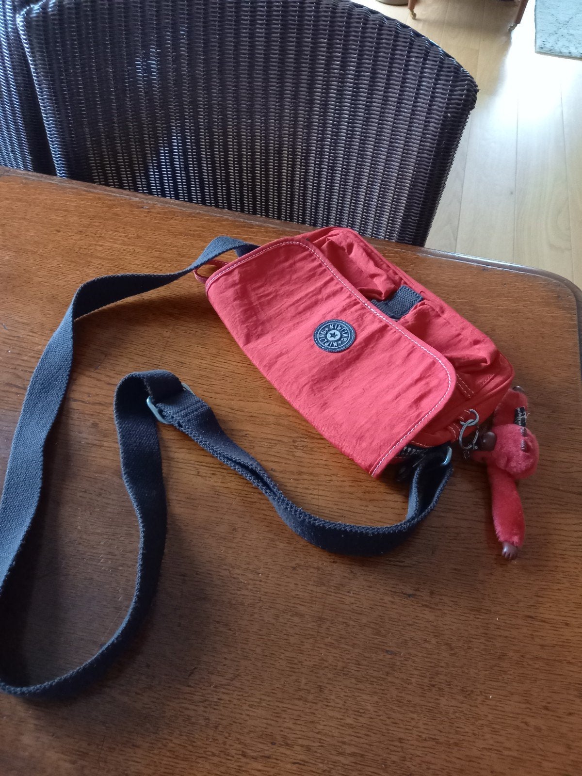 Kipling schoudertas. Zgan., Sieraden, Tassen en Uiterlijk, Tassen | Schoudertassen, Ophalen of Verzenden, Zo goed als nieuw, Rood
