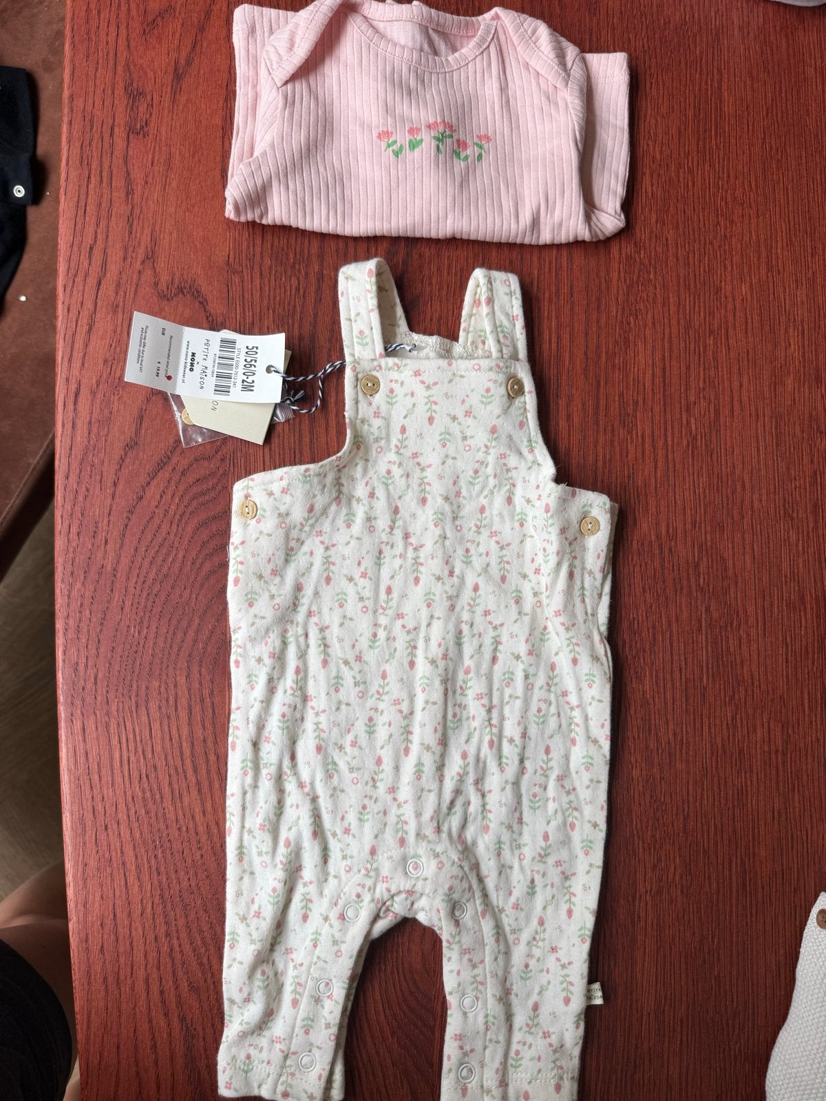 Nieuw baby pakje maat 50 met shirtje en vestje Petite Maison, Ophalen of Verzenden, Nieuw, Jongetje of Meisje, Pakje