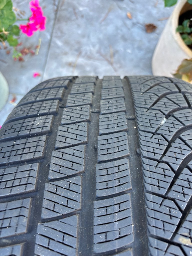 Foto 4 van Orig. 20 inch BMW (7 serie/X3) velgen + P zero winterbanden