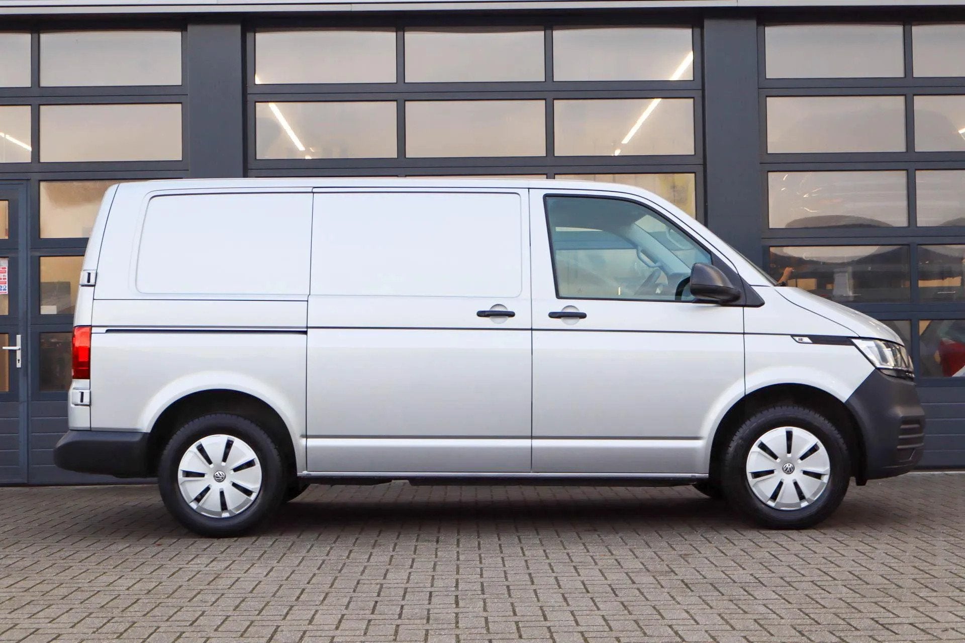Volkswagen Transporter 2.0 TDI 90pk L1H1 (bj 2022), Gebruikt, Overige carrosserieën, 90 pk, 750 kg