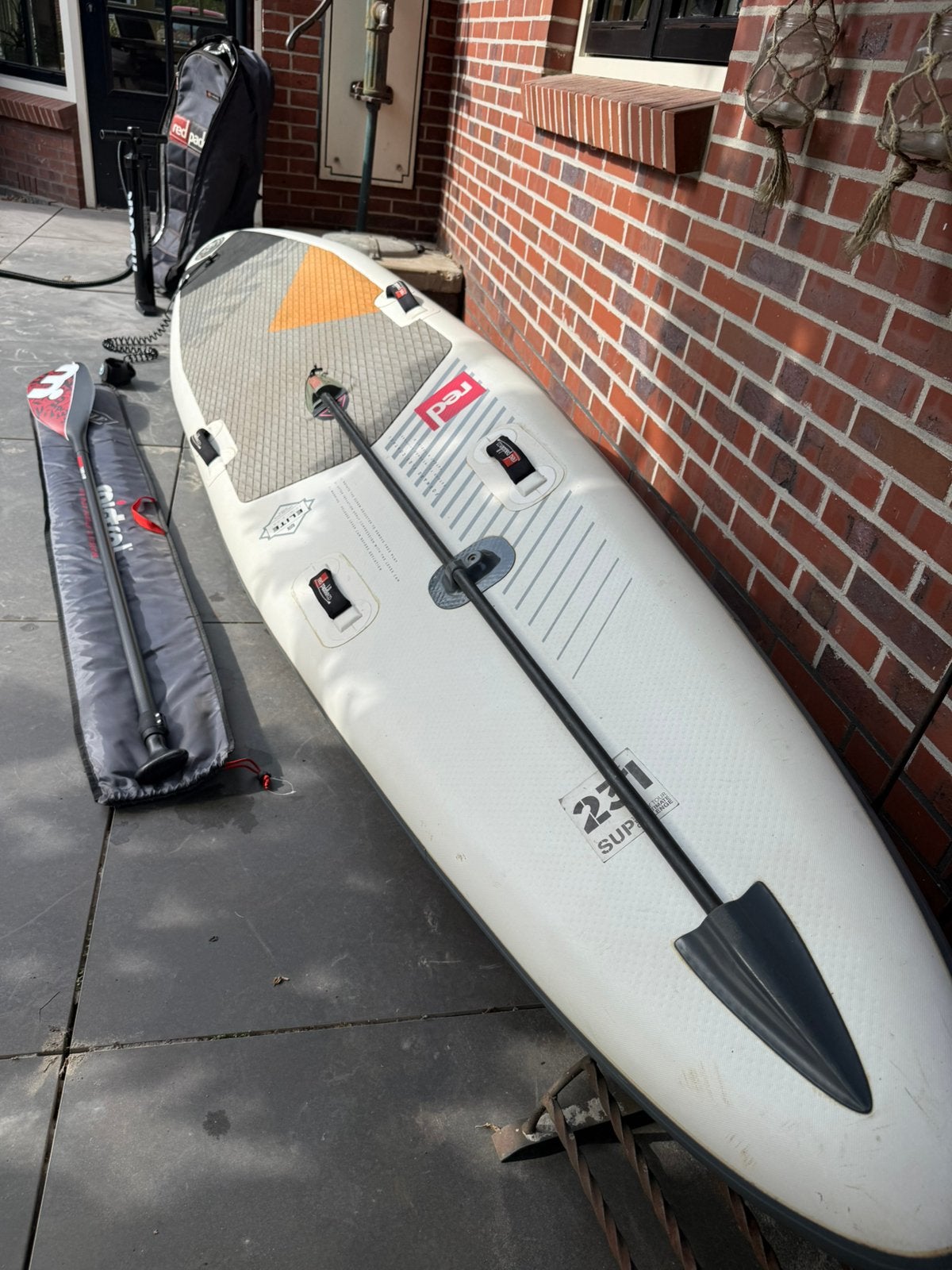 Foto 3 van Red Paddle CO Elite 12'6 x 28" Inflatable Sup board