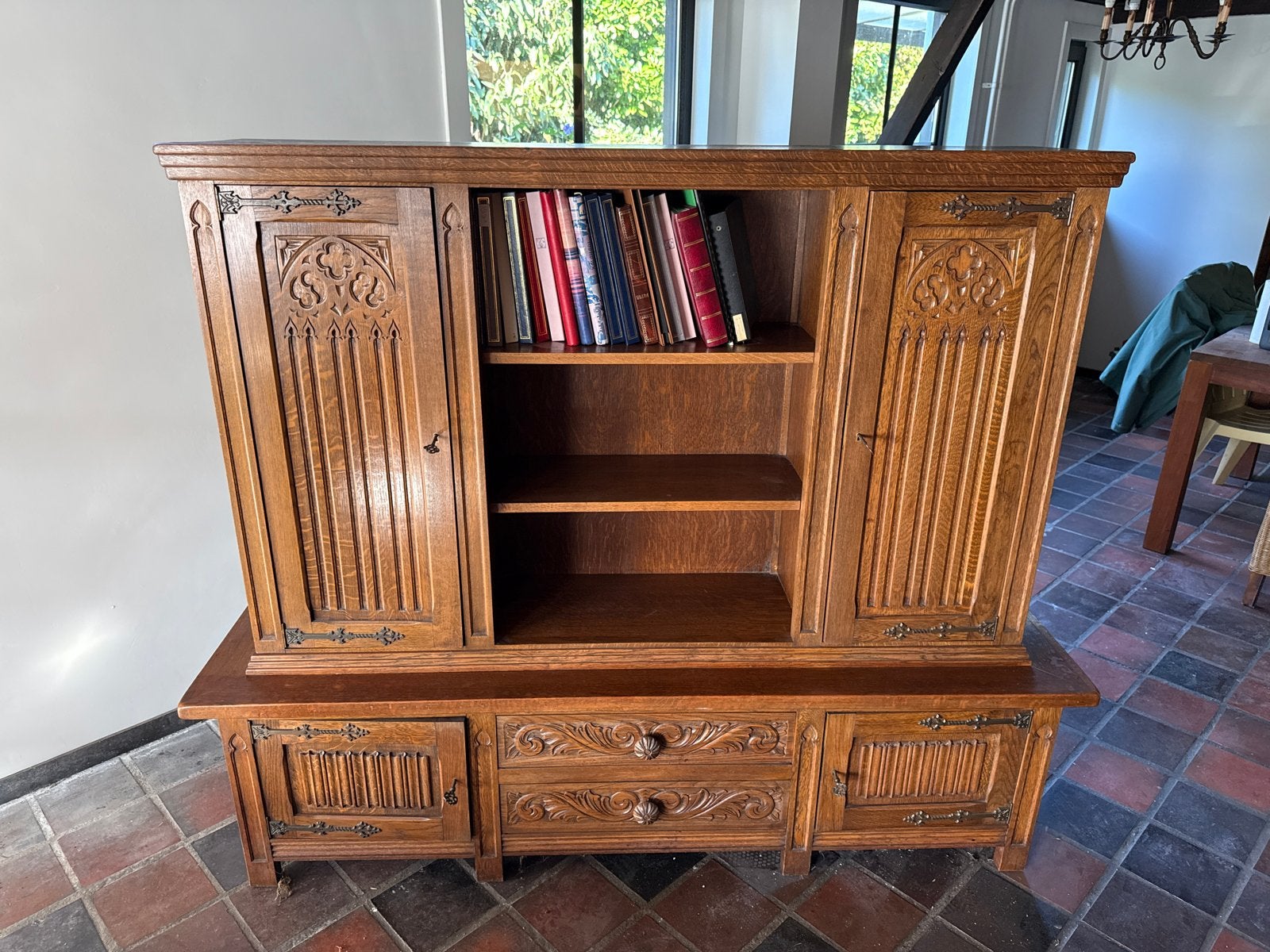 Antieke Eiken Boekenkast met Carved Details, Antiek en Kunst, Ophalen