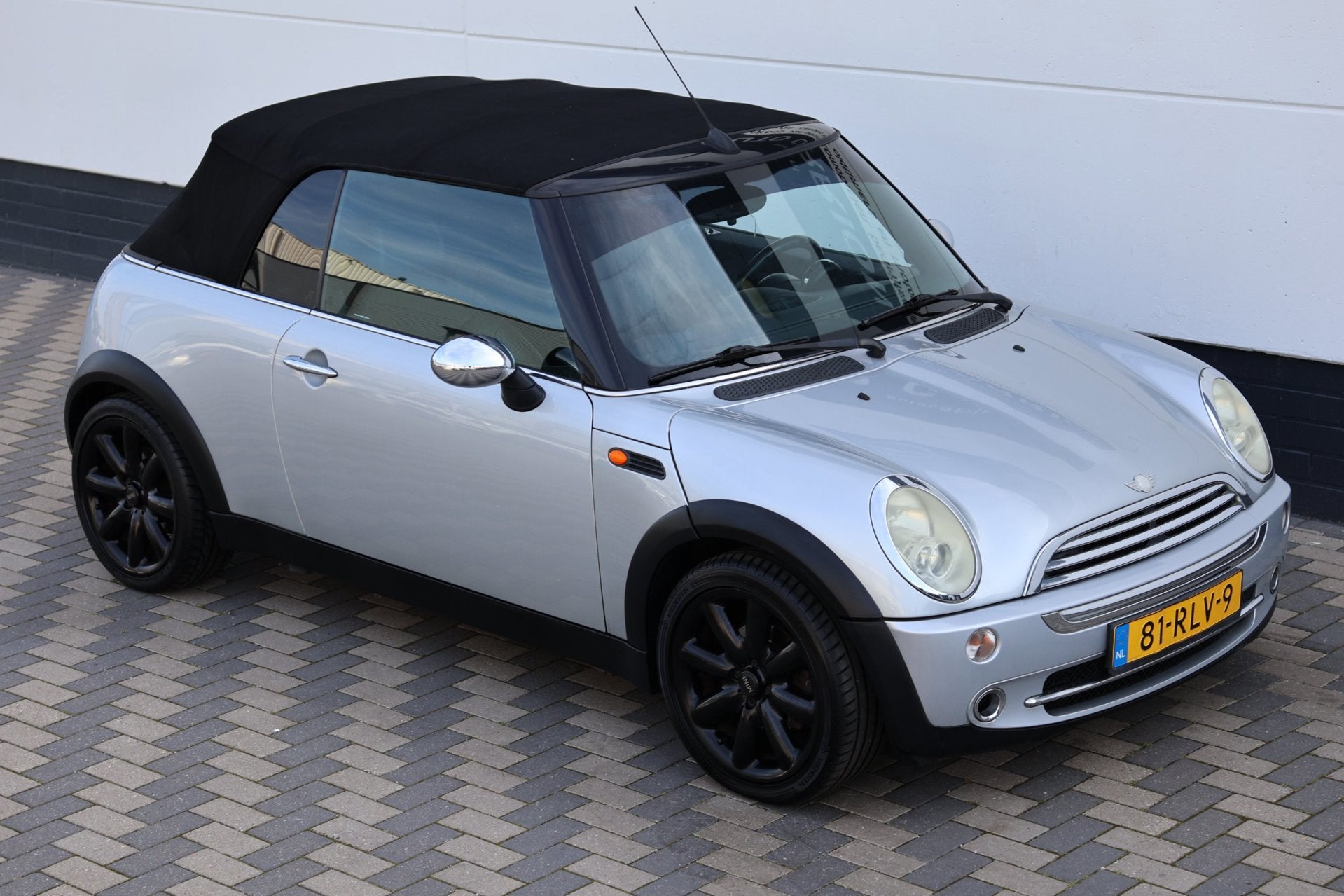 Mini Cabrio 1.6 Cooper Leer en ijskoude airco !, Auto's, Voorwielaandrijving, Gebruikt, Zwart, 4 cilinders
