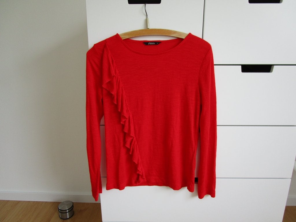Only / Pigalle - rood shirt met rufflerand maat S, Ophalen of Verzenden, Zo goed als nieuw, Pigalle / Only, Maat 36 (S)
