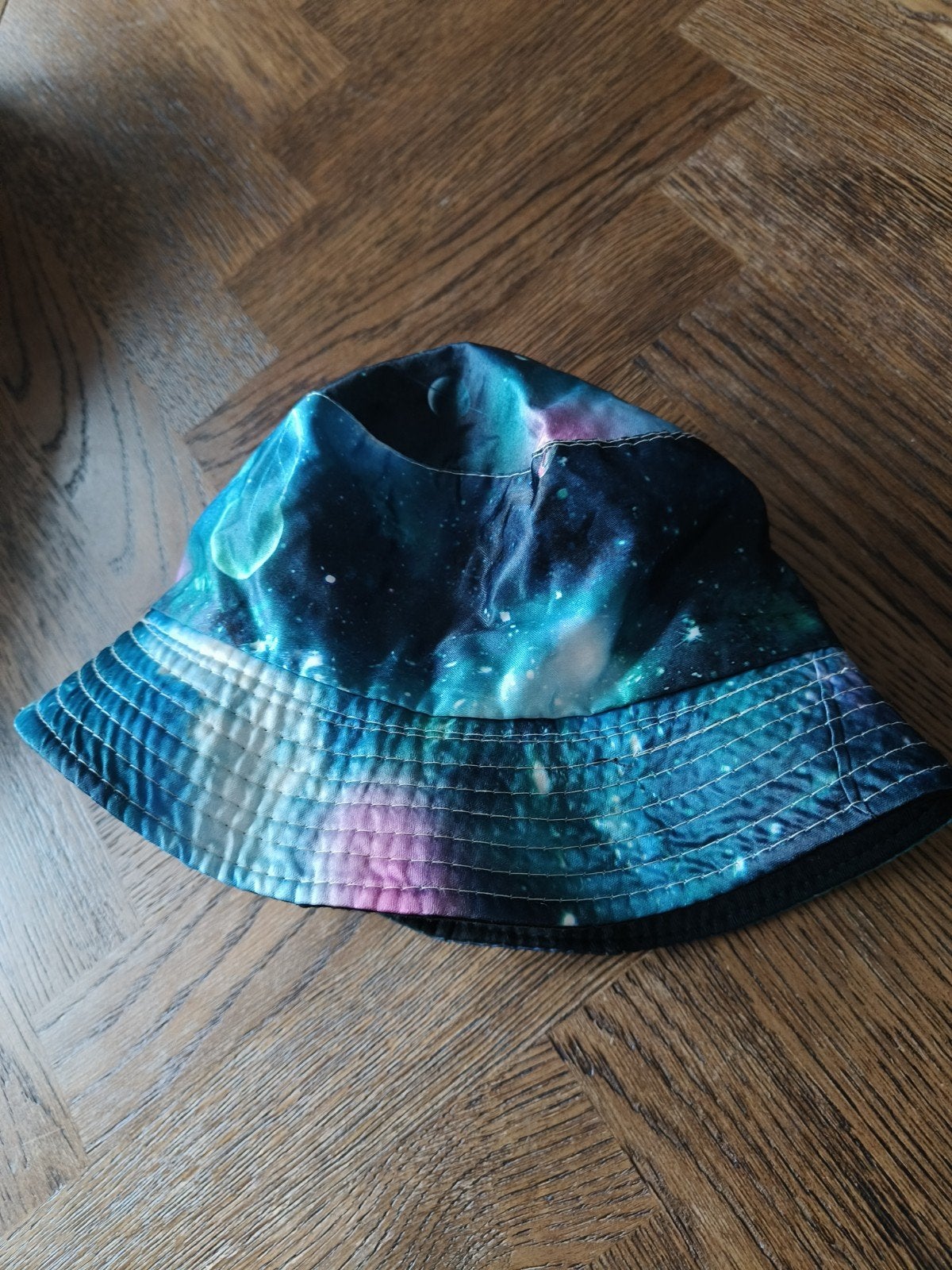 Omkeerbare Bucket Hat met Galaxy Print, Hoed, One size fits all, Ophalen of Verzenden, Onbekend